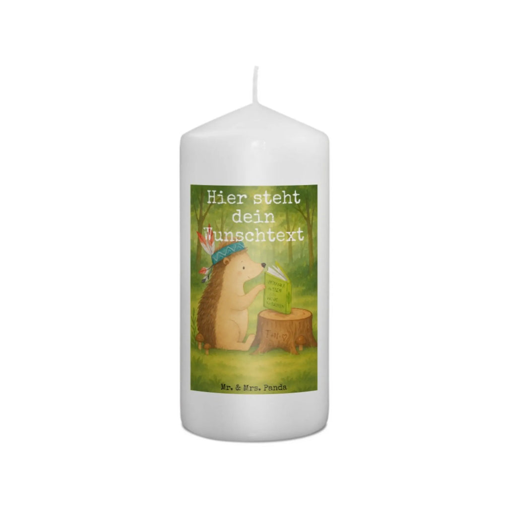 Personalisierte Kerze Igel Federschmuck Design Stumpenkerze Mit Namensgravur, Kerze Für Hochzeit Mit Namensgravur, Firmungskerze Mit Wunschname, Osterkerze Mit Namen, LED-Kerze Mit Wunschname, Metall-Kerze Mit Namensgravur, Weihnachtskerze Mit Namensgravur, Stearinkerze Mit Gravur, Fair-Trade-Kerze Mit Namensgravur, Handgemachte Kerze Mit Wunschname, Sojawachskerze Mit Namensdruck, Stabkerze Mit Gravur, Tischkerze Mit Namensdruck, Trauerkerze Mit Namen, Blockkerze Mit Namensdruck, Andachtskerze Mit Namensgravur, Gedenkkerze Mit Namen, Glas-Kerze Mit Wunschname, Taufekerze Mit Namensgravur, Gartenkerze Mit Namen, Kerze Mit Prägung Und Wunschname, Bienenwachskerze Mit Wunschname, Adventskerze Mit Wunschname, Teelicht Mit Namensdruck, Gastgeschenk Kerze Mit Namen, Kerze Mit Namen, Laternenkerze Mit Namensdruck, Holz-Kerze Mit Namen, Outdoor-Kerze Mit Namensgravur, Streukerze Mit Namensdruck, Votivkerze Mit Wunschname, Kommunionkerze Mit Namen, Kerzen-Set Mit Namensgravur, Bio-Kerze Mit Wunschname, Tafelkerze Mit Wunschname, Kerze Für Geburtstag Mit Wunschname, Personalisierte Kerze, Kerze Mit Spruch Und Namen, Grabkerze Mit Namensgravur, Handgegossene Kerze Mit Namen, Duftkerze Mit Namen, Schwimmkerze Mit Namen, Waldtiere, Tiere, Abenteuer, Lagerfeuer, Camping, Igel, Indianer