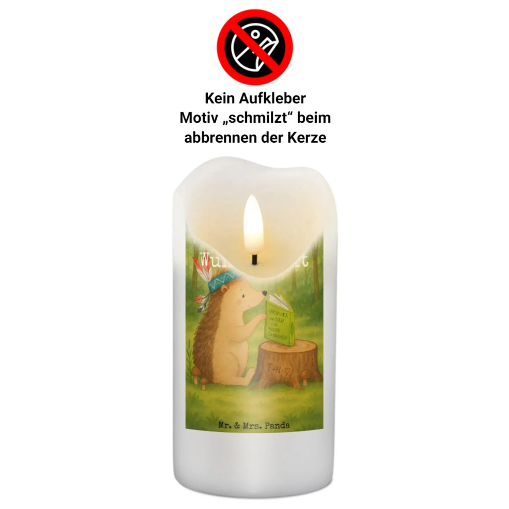 Personalisierte Kerze Igel Federschmuck Design Stumpenkerze Mit Namensgravur, Kerze Für Hochzeit Mit Namensgravur, Firmungskerze Mit Wunschname, Osterkerze Mit Namen, LED-Kerze Mit Wunschname, Metall-Kerze Mit Namensgravur, Weihnachtskerze Mit Namensgravur, Stearinkerze Mit Gravur, Fair-Trade-Kerze Mit Namensgravur, Handgemachte Kerze Mit Wunschname, Sojawachskerze Mit Namensdruck, Stabkerze Mit Gravur, Tischkerze Mit Namensdruck, Trauerkerze Mit Namen, Blockkerze Mit Namensdruck, Andachtskerze Mit Namensgravur, Gedenkkerze Mit Namen, Glas-Kerze Mit Wunschname, Taufekerze Mit Namensgravur, Gartenkerze Mit Namen, Kerze Mit Prägung Und Wunschname, Bienenwachskerze Mit Wunschname, Adventskerze Mit Wunschname, Teelicht Mit Namensdruck, Gastgeschenk Kerze Mit Namen, Kerze Mit Namen, Laternenkerze Mit Namensdruck, Holz-Kerze Mit Namen, Outdoor-Kerze Mit Namensgravur, Streukerze Mit Namensdruck, Votivkerze Mit Wunschname, Kommunionkerze Mit Namen, Kerzen-Set Mit Namensgravur, Bio-Kerze Mit Wunschname, Tafelkerze Mit Wunschname, Kerze Für Geburtstag Mit Wunschname, Personalisierte Kerze, Kerze Mit Spruch Und Namen, Grabkerze Mit Namensgravur, Handgegossene Kerze Mit Namen, Duftkerze Mit Namen, Schwimmkerze Mit Namen, Waldtiere, Tiere, Abenteuer, Lagerfeuer, Camping, Igel, Indianer