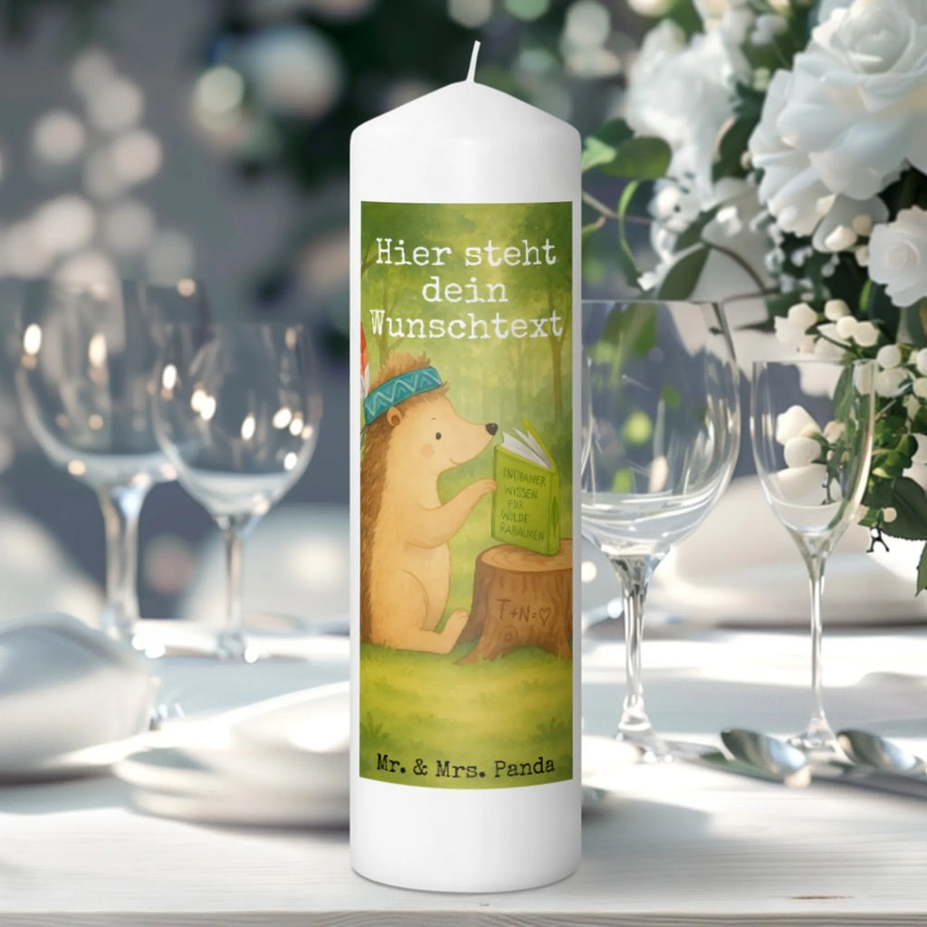 Personalisierte Kerze Igel Federschmuck Design Stumpenkerze Mit Namensgravur, Kerze Für Hochzeit Mit Namensgravur, Firmungskerze Mit Wunschname, Osterkerze Mit Namen, LED-Kerze Mit Wunschname, Metall-Kerze Mit Namensgravur, Weihnachtskerze Mit Namensgravur, Stearinkerze Mit Gravur, Fair-Trade-Kerze Mit Namensgravur, Handgemachte Kerze Mit Wunschname, Sojawachskerze Mit Namensdruck, Stabkerze Mit Gravur, Tischkerze Mit Namensdruck, Trauerkerze Mit Namen, Blockkerze Mit Namensdruck, Andachtskerze Mit Namensgravur, Gedenkkerze Mit Namen, Glas-Kerze Mit Wunschname, Taufekerze Mit Namensgravur, Gartenkerze Mit Namen, Kerze Mit Prägung Und Wunschname, Bienenwachskerze Mit Wunschname, Adventskerze Mit Wunschname, Teelicht Mit Namensdruck, Gastgeschenk Kerze Mit Namen, Kerze Mit Namen, Laternenkerze Mit Namensdruck, Holz-Kerze Mit Namen, Outdoor-Kerze Mit Namensgravur, Streukerze Mit Namensdruck, Votivkerze Mit Wunschname, Kommunionkerze Mit Namen, Kerzen-Set Mit Namensgravur, Bio-Kerze Mit Wunschname, Tafelkerze Mit Wunschname, Kerze Für Geburtstag Mit Wunschname, Personalisierte Kerze, Kerze Mit Spruch Und Namen, Grabkerze Mit Namensgravur, Handgegossene Kerze Mit Namen, Duftkerze Mit Namen, Schwimmkerze Mit Namen, Waldtiere, Tiere, Abenteuer, Lagerfeuer, Camping, Igel, Indianer