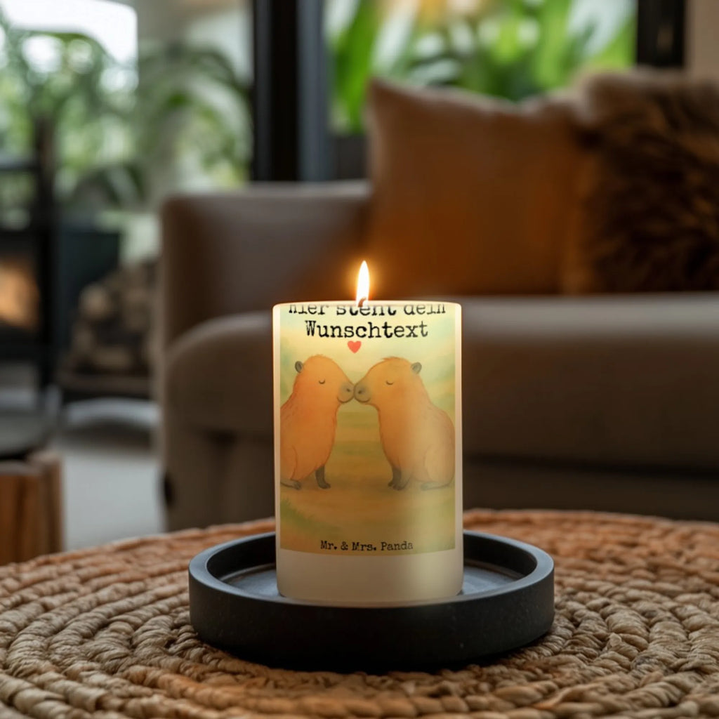 Personalisierte Kerze Capybara Liebe Design Taufekerze Mit Namensgravur, Sojawachskerze Mit Namensdruck, Kerzen-Set Mit Namensgravur, Gedenkkerze Mit Namen, Streukerze Mit Namensdruck, Votivkerze Mit Wunschname, Outdoor-Kerze Mit Namensgravur, Duftkerze Mit Namen, Gartenkerze Mit Namen, Kerze Mit Namen, Kerze Mit Spruch Und Namen, Weihnachtskerze Mit Namensgravur, Personalisierte Kerze, Osterkerze Mit Namen, Trauerkerze Mit Namen, Kommunionkerze Mit Namen, Grabkerze Mit Namensgravur, Handgemachte Kerze Mit Wunschname, Laternenkerze Mit Namensdruck, Schwimmkerze Mit Namen, Tischkerze Mit Namensdruck, Glas-Kerze Mit Wunschname, Adventskerze Mit Wunschname, Stearinkerze Mit Gravur, Metall-Kerze Mit Namensgravur, Andachtskerze Mit Namensgravur, Bio-Kerze Mit Wunschname, Firmungskerze Mit Wunschname, Stumpenkerze Mit Namensgravur, Handgegossene Kerze Mit Namen, Tafelkerze Mit Wunschname, Fair-Trade-Kerze Mit Namensgravur, Kerze Für Geburtstag Mit Wunschname, Kerze Für Hochzeit Mit Namensgravur, Bienenwachskerze Mit Wunschname, Teelicht Mit Namensdruck, LED-Kerze Mit Wunschname, Kerze Mit Prägung Und Wunschname, Blockkerze Mit Namensdruck, Stabkerze Mit Gravur, Holz-Kerze Mit Namen, Gastgeschenk Kerze Mit Namen, Tiermotive, Gute Laune, lustige Sprüche, Tiere, Liebesspruch, Jahrestag, Partnertiere, Handgezeichnet, verliebt, Du bist meins, Tierliebe, Paar, Beziehung, Ehejubiläum, Geschenkidee, Romantisches Geschenk, Liebe, Liebesbeweis, Capybara, Ich bin deins, Valentinstag, Kuschel Capybaras, Verschmolzen, Herzlich