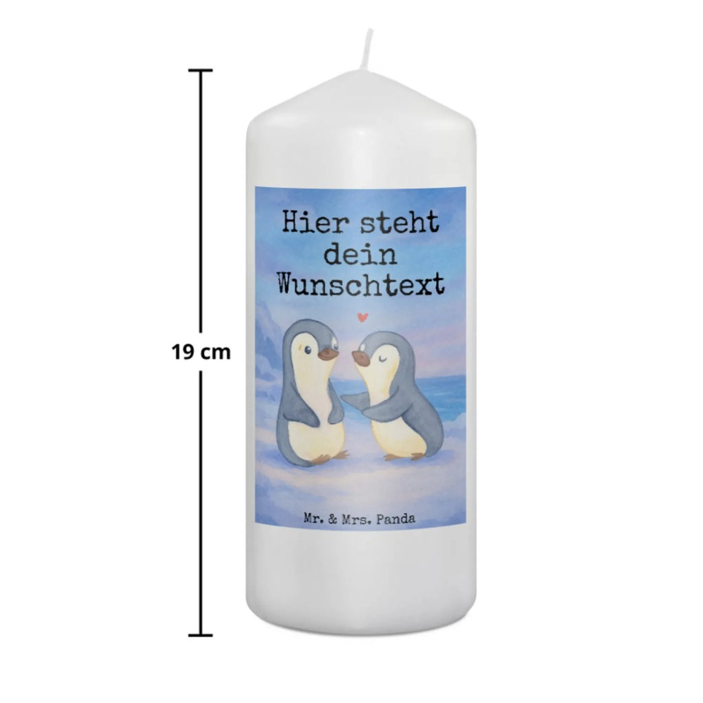 Personalisierte Kerze Pinguine trösten Design Andachtskerze Mit Namensgravur, Handgemachte Kerze Mit Wunschname, Bienenwachskerze Mit Wunschname, Kerze Mit Namen, Fair-Trade-Kerze Mit Namensgravur, Taufekerze Mit Namensgravur, Teelicht Mit Namensdruck, Laternenkerze Mit Namensdruck, Metall-Kerze Mit Namensgravur, Gartenkerze Mit Namen, Grabkerze Mit Namensgravur, Tischkerze Mit Namensdruck, Sojawachskerze Mit Namensdruck, Handgegossene Kerze Mit Namen, Stabkerze Mit Gravur, Kerze Mit Prägung Und Wunschname, Stearinkerze Mit Gravur, Kommunionkerze Mit Namen, Gedenkkerze Mit Namen, Glas-Kerze Mit Wunschname, Votivkerze Mit Wunschname, Adventskerze Mit Wunschname, Kerzen-Set Mit Namensgravur, Osterkerze Mit Namen, Kerze Mit Spruch Und Namen, Streukerze Mit Namensdruck, Schwimmkerze Mit Namen, Personalisierte Kerze, Firmungskerze Mit Wunschname, Holz-Kerze Mit Namen, Weihnachtskerze Mit Namensgravur, LED-Kerze Mit Wunschname, Blockkerze Mit Namensdruck, Duftkerze Mit Namen, Trauerkerze Mit Namen, Kerze Für Geburtstag Mit Wunschname, Bio-Kerze Mit Wunschname, Stumpenkerze Mit Namensgravur, Tafelkerze Mit Wunschname, Kerze Für Hochzeit Mit Namensgravur, Gastgeschenk Kerze Mit Namen, Outdoor-Kerze Mit Namensgravur, Liebe, Partner, Freund, Freundin, Ehemann, Ehefrau, Heiraten, Verlobung, Heiratsantrag, Liebesgeschenk, Jahrestag, Hocheitstag, Liebesbeweis, Mitbringsel, Geschenk für Frauen, Geschenk für Freundin, Geschenk für Partner, für Ehemann, Valentinstag, für Männer, Hochzeitstag