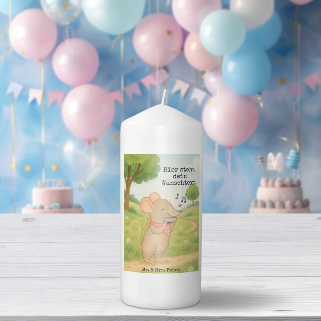 Personalisierte Kerze Maus Mundharmonika Design Streukerze Mit Namensdruck, Sojawachskerze Mit Namensdruck, Kerze Für Geburtstag Mit Wunschname, Kerze Für Hochzeit Mit Namensgravur, Adventskerze Mit Wunschname, Kommunionkerze Mit Namen, Tafelkerze Mit Wunschname, Teelicht Mit Namensdruck, Gastgeschenk Kerze Mit Namen, Laternenkerze Mit Namensdruck, Taufekerze Mit Namensgravur, Andachtskerze Mit Namensgravur, Firmungskerze Mit Wunschname, Schwimmkerze Mit Namen, Osterkerze Mit Namen, Stabkerze Mit Gravur, Glas-Kerze Mit Wunschname, Kerze Mit Spruch Und Namen, Trauerkerze Mit Namen, Outdoor-Kerze Mit Namensgravur, Kerze Mit Namen, Kerze Mit Prägung Und Wunschname, Handgegossene Kerze Mit Namen, Gedenkkerze Mit Namen, Fair-Trade-Kerze Mit Namensgravur, Handgemachte Kerze Mit Wunschname, Duftkerze Mit Namen, Stearinkerze Mit Gravur, Kerzen-Set Mit Namensgravur, Blockkerze Mit Namensdruck, Holz-Kerze Mit Namen, Stumpenkerze Mit Namensgravur, Gartenkerze Mit Namen, Grabkerze Mit Namensgravur, Bienenwachskerze Mit Wunschname, LED-Kerze Mit Wunschname, Weihnachtskerze Mit Namensgravur, Tischkerze Mit Namensdruck, Personalisierte Kerze, Bio-Kerze Mit Wunschname, Metall-Kerze Mit Namensgravur, Votivkerze Mit Wunschname, Instrumente, Geschenke Musiker, Musikliebhaber, Mundharmonika, Lagerfeuer, Gesang, Maus