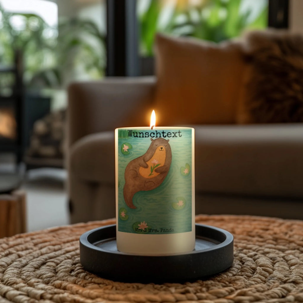 Personalisierte Kerze Otter Seerose Design Trauerkerze Mit Namen, Kerze Für Hochzeit Mit Namensgravur, Schwimmkerze Mit Namen, Stumpenkerze Mit Namensgravur, Kerze Mit Namen, Weihnachtskerze Mit Namensgravur, Streukerze Mit Namensdruck, Outdoor-Kerze Mit Namensgravur, Kerze Mit Spruch Und Namen, Taufekerze Mit Namensgravur, Bienenwachskerze Mit Wunschname, LED-Kerze Mit Wunschname, Handgegossene Kerze Mit Namen, Stabkerze Mit Gravur, Teelicht Mit Namensdruck, Blockkerze Mit Namensdruck, Sojawachskerze Mit Namensdruck, Gartenkerze Mit Namen, Laternenkerze Mit Namensdruck, Tafelkerze Mit Wunschname, Metall-Kerze Mit Namensgravur, Adventskerze Mit Wunschname, Kommunionkerze Mit Namen, Votivkerze Mit Wunschname, Bio-Kerze Mit Wunschname, Fair-Trade-Kerze Mit Namensgravur, Osterkerze Mit Namen, Personalisierte Kerze, Glas-Kerze Mit Wunschname, Kerze Für Geburtstag Mit Wunschname, Duftkerze Mit Namen, Kerzen-Set Mit Namensgravur, Grabkerze Mit Namensgravur, Andachtskerze Mit Namensgravur, Gastgeschenk Kerze Mit Namen, Gedenkkerze Mit Namen, Stearinkerze Mit Gravur, Tischkerze Mit Namensdruck, Handgemachte Kerze Mit Wunschname, Firmungskerze Mit Wunschname, Holz-Kerze Mit Namen, Kerze Mit Prägung Und Wunschname, Otter, Fischotter, Seeotter, Otter Seeotter See Otter