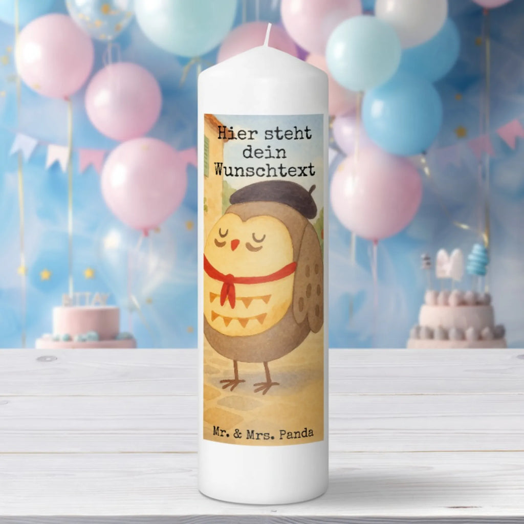 Personalisierte Kerze Eule Frankreich Design Kerze Mit Prägung Und Wunschname, Weihnachtskerze Mit Namensgravur, Kerze Mit Spruch Und Namen, Duftkerze Mit Namen, Teelicht Mit Namensdruck, Stearinkerze Mit Gravur, Fair-Trade-Kerze Mit Namensgravur, Andachtskerze Mit Namensgravur, Blockkerze Mit Namensdruck, Bio-Kerze Mit Wunschname, Laternenkerze Mit Namensdruck, Taufekerze Mit Namensgravur, Kerze Für Geburtstag Mit Wunschname, Adventskerze Mit Wunschname, Schwimmkerze Mit Namen, Stumpenkerze Mit Namensgravur, Votivkerze Mit Wunschname, Tafelkerze Mit Wunschname, Kerze Mit Namen, Kerzen-Set Mit Namensgravur, Stabkerze Mit Gravur, Sojawachskerze Mit Namensdruck, Streukerze Mit Namensdruck, Gedenkkerze Mit Namen, Holz-Kerze Mit Namen, Osterkerze Mit Namen, Kerze Für Hochzeit Mit Namensgravur, Handgemachte Kerze Mit Wunschname, Outdoor-Kerze Mit Namensgravur, Metall-Kerze Mit Namensgravur, Kommunionkerze Mit Namen, LED-Kerze Mit Wunschname, Grabkerze Mit Namensgravur, Tischkerze Mit Namensdruck, Glas-Kerze Mit Wunschname, Handgegossene Kerze Mit Namen, Gartenkerze Mit Namen, Personalisierte Kerze, Firmungskerze Mit Wunschname, Gastgeschenk Kerze Mit Namen, Trauerkerze Mit Namen, Bienenwachskerze Mit Wunschname, Eule, Owl, Frankreich, Eulen, hibou, Spruch Französisch, Spruch schön, das Leben ist schön, Eule Deko, La vie est belle