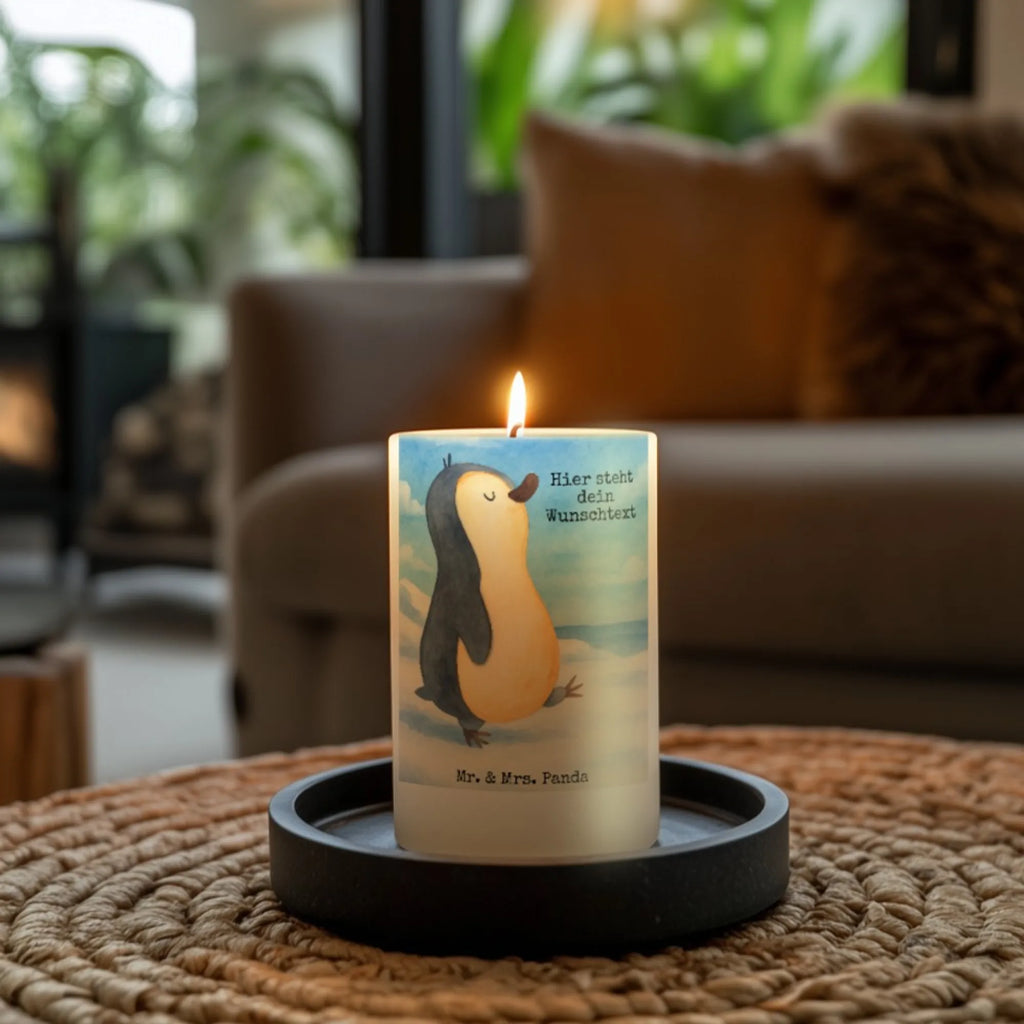 Personalisierte Kerze Pinguin marschieren Design Tischkerze Mit Namensdruck, Glas-Kerze Mit Wunschname, Kerze Mit Spruch Und Namen, Taufekerze Mit Namensgravur, Adventskerze Mit Wunschname, Kerze Mit Namen, Sojawachskerze Mit Namensdruck, Laternenkerze Mit Namensdruck, Gastgeschenk Kerze Mit Namen, Grabkerze Mit Namensgravur, Duftkerze Mit Namen, Outdoor-Kerze Mit Namensgravur, Teelicht Mit Namensdruck, Holz-Kerze Mit Namen, Bio-Kerze Mit Wunschname, Schwimmkerze Mit Namen, Gedenkkerze Mit Namen, Andachtskerze Mit Namensgravur, Stumpenkerze Mit Namensgravur, Tafelkerze Mit Wunschname, Stabkerze Mit Gravur, Gartenkerze Mit Namen, Kerze Mit Prägung Und Wunschname, Osterkerze Mit Namen, Personalisierte Kerze, Kerzen-Set Mit Namensgravur, Kerze Für Hochzeit Mit Namensgravur, Kerze Für Geburtstag Mit Wunschname, Bienenwachskerze Mit Wunschname, Stearinkerze Mit Gravur, Blockkerze Mit Namensdruck, Kommunionkerze Mit Namen, Weihnachtskerze Mit Namensgravur, Trauerkerze Mit Namen, Firmungskerze Mit Wunschname, Metall-Kerze Mit Namensgravur, LED-Kerze Mit Wunschname, Fair-Trade-Kerze Mit Namensgravur, Handgemachte Kerze Mit Wunschname, Votivkerze Mit Wunschname, Streukerze Mit Namensdruck, Handgegossene Kerze Mit Namen, Pinguin, Langschläfer, Pinguine, Frühaufsteher, Familie, Schwester, Bruder
