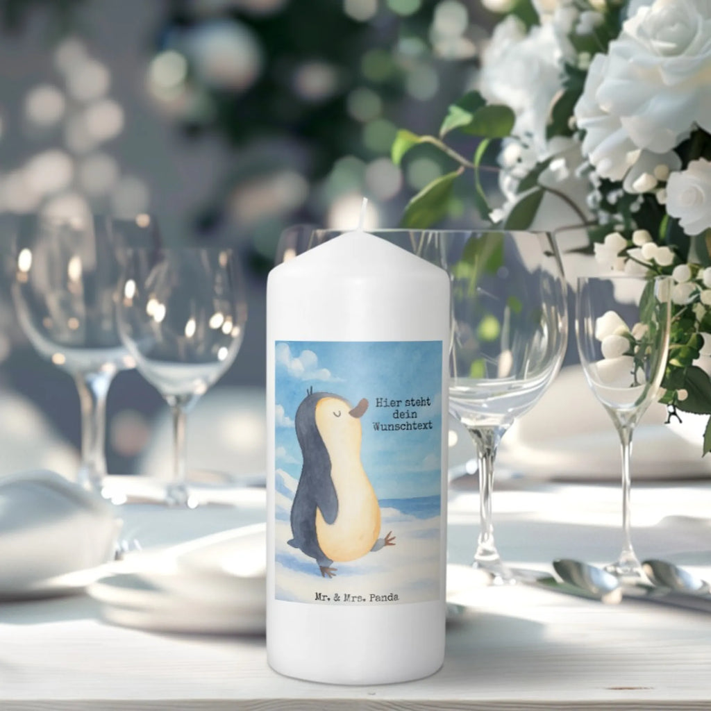 Personalisierte Kerze Pinguin marschieren Design Tischkerze Mit Namensdruck, Glas-Kerze Mit Wunschname, Kerze Mit Spruch Und Namen, Taufekerze Mit Namensgravur, Adventskerze Mit Wunschname, Kerze Mit Namen, Sojawachskerze Mit Namensdruck, Laternenkerze Mit Namensdruck, Gastgeschenk Kerze Mit Namen, Grabkerze Mit Namensgravur, Duftkerze Mit Namen, Outdoor-Kerze Mit Namensgravur, Teelicht Mit Namensdruck, Holz-Kerze Mit Namen, Bio-Kerze Mit Wunschname, Schwimmkerze Mit Namen, Gedenkkerze Mit Namen, Andachtskerze Mit Namensgravur, Stumpenkerze Mit Namensgravur, Tafelkerze Mit Wunschname, Stabkerze Mit Gravur, Gartenkerze Mit Namen, Kerze Mit Prägung Und Wunschname, Osterkerze Mit Namen, Personalisierte Kerze, Kerzen-Set Mit Namensgravur, Kerze Für Hochzeit Mit Namensgravur, Kerze Für Geburtstag Mit Wunschname, Bienenwachskerze Mit Wunschname, Stearinkerze Mit Gravur, Blockkerze Mit Namensdruck, Kommunionkerze Mit Namen, Weihnachtskerze Mit Namensgravur, Trauerkerze Mit Namen, Firmungskerze Mit Wunschname, Metall-Kerze Mit Namensgravur, LED-Kerze Mit Wunschname, Fair-Trade-Kerze Mit Namensgravur, Handgemachte Kerze Mit Wunschname, Votivkerze Mit Wunschname, Streukerze Mit Namensdruck, Handgegossene Kerze Mit Namen, Pinguin, Langschläfer, Pinguine, Frühaufsteher, Familie, Schwester, Bruder