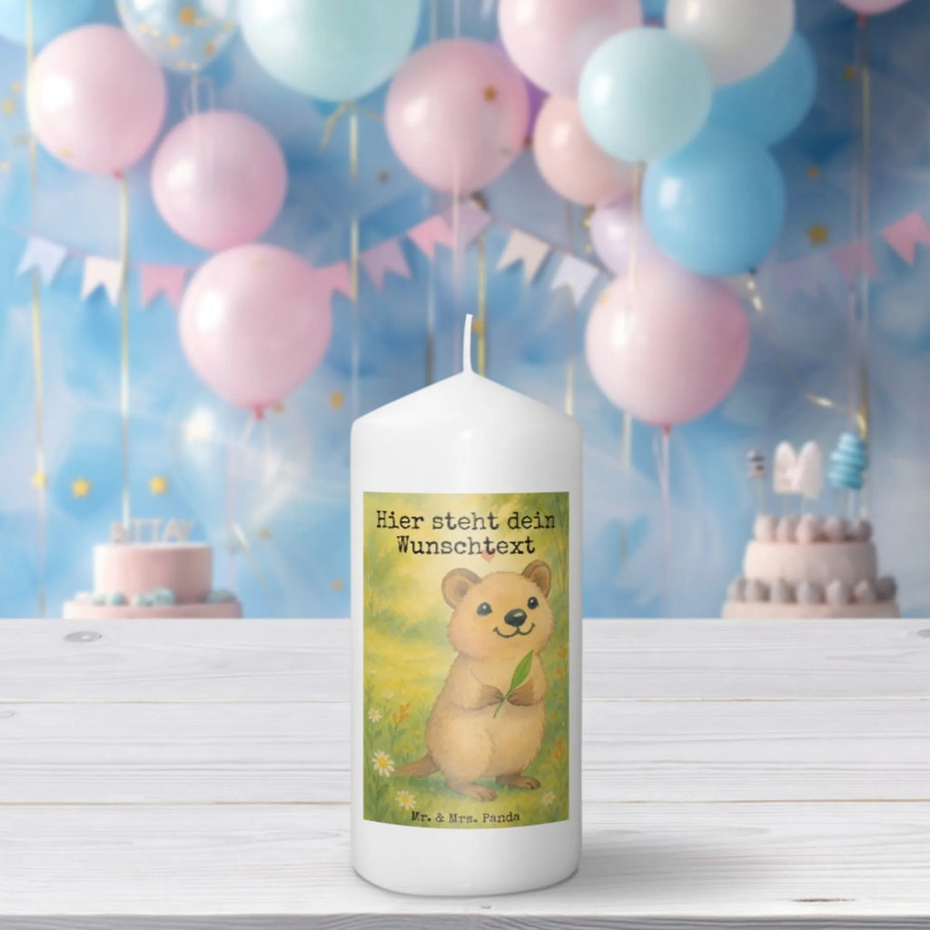 Personalisierte Kerze Quokka Happy Design Kerze Mit Namen, Schwimmkerze Mit Namen, Metall-Kerze Mit Namensgravur, Gastgeschenk Kerze Mit Namen, Tafelkerze Mit Wunschname, Grabkerze Mit Namensgravur, Outdoor-Kerze Mit Namensgravur, Stumpenkerze Mit Namensgravur, Firmungskerze Mit Wunschname, Gartenkerze Mit Namen, Holz-Kerze Mit Namen, Taufekerze Mit Namensgravur, Kerze Für Geburtstag Mit Wunschname, Stearinkerze Mit Gravur, Trauerkerze Mit Namen, Stabkerze Mit Gravur, Personalisierte Kerze, Adventskerze Mit Wunschname, Teelicht Mit Namensdruck, Osterkerze Mit Namen, Handgemachte Kerze Mit Wunschname, Bienenwachskerze Mit Wunschname, Kerze Mit Spruch Und Namen, Laternenkerze Mit Namensdruck, Votivkerze Mit Wunschname, Fair-Trade-Kerze Mit Namensgravur, Handgegossene Kerze Mit Namen, Bio-Kerze Mit Wunschname, Tischkerze Mit Namensdruck, Kommunionkerze Mit Namen, LED-Kerze Mit Wunschname, Kerze Für Hochzeit Mit Namensgravur, Kerze Mit Prägung Und Wunschname, Streukerze Mit Namensdruck, Weihnachtskerze Mit Namensgravur, Blockkerze Mit Namensdruck, Sojawachskerze Mit Namensdruck, Glas-Kerze Mit Wunschname, Kerzen-Set Mit Namensgravur, Gedenkkerze Mit Namen, Andachtskerze Mit Namensgravur, Duftkerze Mit Namen, Tiermotive, Gute Laune, lustige Sprüche, Tiere, Aufschieberitis, Niedliches Tier, Lustiger Spruch, Dinge erledigen, Verschieben, Quokka