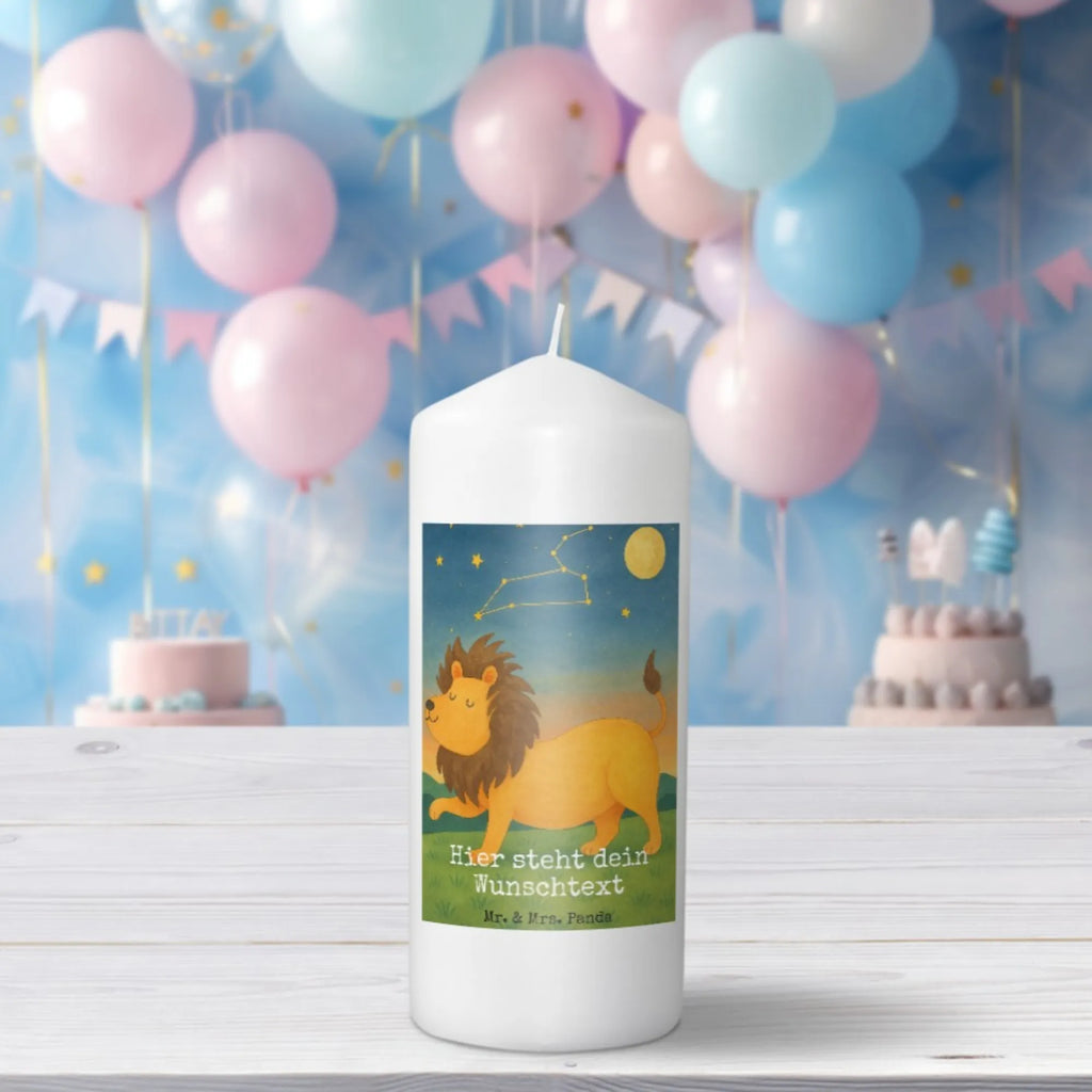 Personalisierte Kerze Sternzeichen Löwe Design Handgemachte Kerze Mit Wunschname, Andachtskerze Mit Namensgravur, Kerze Für Geburtstag Mit Wunschname, Bio-Kerze Mit Wunschname, Weihnachtskerze Mit Namensgravur, Blockkerze Mit Namensdruck, Stabkerze Mit Gravur, Trauerkerze Mit Namen, Kerzen-Set Mit Namensgravur, Personalisierte Kerze, Stumpenkerze Mit Namensgravur, Outdoor-Kerze Mit Namensgravur, Gartenkerze Mit Namen, Kommunionkerze Mit Namen, Kerze Mit Namen, Grabkerze Mit Namensgravur, Osterkerze Mit Namen, Gedenkkerze Mit Namen, Taufekerze Mit Namensgravur, Metall-Kerze Mit Namensgravur, Tischkerze Mit Namensdruck, Firmungskerze Mit Wunschname, Fair-Trade-Kerze Mit Namensgravur, Gastgeschenk Kerze Mit Namen, Tafelkerze Mit Wunschname, Sojawachskerze Mit Namensdruck, Stearinkerze Mit Gravur, Handgegossene Kerze Mit Namen, Kerze Mit Spruch Und Namen, Glas-Kerze Mit Wunschname, Kerze Für Hochzeit Mit Namensgravur, Schwimmkerze Mit Namen, Duftkerze Mit Namen, Laternenkerze Mit Namensdruck, Votivkerze Mit Wunschname, Teelicht Mit Namensdruck, Holz-Kerze Mit Namen, LED-Kerze Mit Wunschname, Kerze Mit Prägung Und Wunschname, Adventskerze Mit Wunschname, Streukerze Mit Namensdruck, Bienenwachskerze Mit Wunschname, Tierkreiszeichen, Sternzeichen, Horoskop, Astrologie, Aszendent, Löwe Geschenk, Geschenk Juli, Löwe Sternzeichen, König der Tiere, Geschenk August, Geburtstag August, Geburtstag Juli