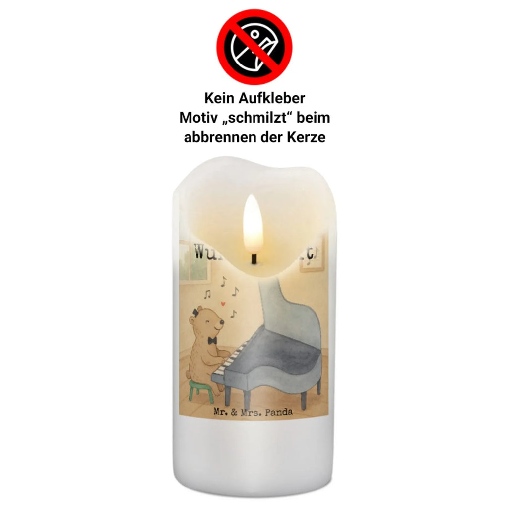 Personalisierte Kerze Bär Klavier Design LED-Kerze Mit Wunschname, Gedenkkerze Mit Namen, Stumpenkerze Mit Namensgravur, Votivkerze Mit Wunschname, Tafelkerze Mit Wunschname, Weihnachtskerze Mit Namensgravur, Bio-Kerze Mit Wunschname, Fair-Trade-Kerze Mit Namensgravur, Kommunionkerze Mit Namen, Gastgeschenk Kerze Mit Namen, Outdoor-Kerze Mit Namensgravur, Sojawachskerze Mit Namensdruck, Stabkerze Mit Gravur, Kerze Für Geburtstag Mit Wunschname, Andachtskerze Mit Namensgravur, Handgegossene Kerze Mit Namen, Laternenkerze Mit Namensdruck, Kerze Für Hochzeit Mit Namensgravur, Teelicht Mit Namensdruck, Osterkerze Mit Namen, Adventskerze Mit Wunschname, Handgemachte Kerze Mit Wunschname, Taufekerze Mit Namensgravur, Trauerkerze Mit Namen, Duftkerze Mit Namen, Kerze Mit Spruch Und Namen, Glas-Kerze Mit Wunschname, Kerze Mit Prägung Und Wunschname, Gartenkerze Mit Namen, Firmungskerze Mit Wunschname, Tischkerze Mit Namensdruck, Holz-Kerze Mit Namen, Streukerze Mit Namensdruck, Kerze Mit Namen, Stearinkerze Mit Gravur, Personalisierte Kerze, Blockkerze Mit Namensdruck, Metall-Kerze Mit Namensgravur, Bienenwachskerze Mit Wunschname, Grabkerze Mit Namensgravur, Kerzen-Set Mit Namensgravur, Schwimmkerze Mit Namen, Instrumente, Geschenke Musiker, Musikliebhaber, Klassik, Pianist, Konzert, Bär, Klavier, Flügel