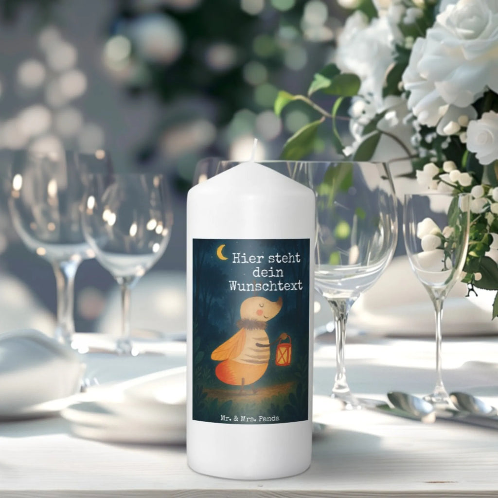 Personalisierte Kerze Glühwürmchen Design Taufekerze Mit Namensgravur, Duftkerze Mit Namen, Sojawachskerze Mit Namensdruck, Trauerkerze Mit Namen, Gedenkkerze Mit Namen, Kerze Mit Prägung Und Wunschname, Bienenwachskerze Mit Wunschname, Holz-Kerze Mit Namen, Stumpenkerze Mit Namensgravur, Votivkerze Mit Wunschname, Grabkerze Mit Namensgravur, Schwimmkerze Mit Namen, LED-Kerze Mit Wunschname, Adventskerze Mit Wunschname, Handgegossene Kerze Mit Namen, Personalisierte Kerze, Gastgeschenk Kerze Mit Namen, Streukerze Mit Namensdruck, Kerzen-Set Mit Namensgravur, Metall-Kerze Mit Namensgravur, Bio-Kerze Mit Wunschname, Kerze Für Geburtstag Mit Wunschname, Teelicht Mit Namensdruck, Andachtskerze Mit Namensgravur, Kerze Mit Spruch Und Namen, Tafelkerze Mit Wunschname, Fair-Trade-Kerze Mit Namensgravur, Glas-Kerze Mit Wunschname, Outdoor-Kerze Mit Namensgravur, Blockkerze Mit Namensdruck, Kerze Für Hochzeit Mit Namensgravur, Laternenkerze Mit Namensdruck, Weihnachtskerze Mit Namensgravur, Osterkerze Mit Namen, Gartenkerze Mit Namen, Tischkerze Mit Namensdruck, Kerze Mit Namen, Stearinkerze Mit Gravur, Handgemachte Kerze Mit Wunschname, Firmungskerze Mit Wunschname, Stabkerze Mit Gravur, Kommunionkerze Mit Namen, Tiermotive, Gute Laune, lustige Sprüche, Tiere, Lieblingsmensch, Jahrestag, magisch, Falter, Glühwurm, Glühwürmchen, Leuchten, Verlobung, Liebesbeweis, Heiratsantrag, Liebe, Liebesspruch