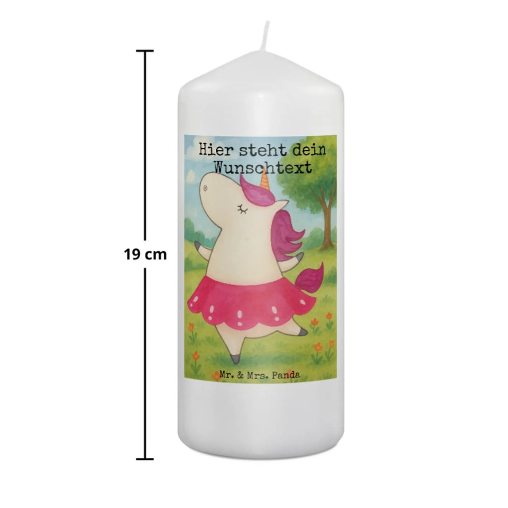 Personalisierte Kerze Einhorn Ballerina Design Streukerze Mit Namensdruck, Outdoor-Kerze Mit Namensgravur, Votivkerze Mit Wunschname, Kerze Mit Prägung Und Wunschname, Adventskerze Mit Wunschname, Taufekerze Mit Namensgravur, Teelicht Mit Namensdruck, Stumpenkerze Mit Namensgravur, Kerze Für Geburtstag Mit Wunschname, Weihnachtskerze Mit Namensgravur, Stearinkerze Mit Gravur, Stabkerze Mit Gravur, Gedenkkerze Mit Namen, Gastgeschenk Kerze Mit Namen, Sojawachskerze Mit Namensdruck, Osterkerze Mit Namen, Fair-Trade-Kerze Mit Namensgravur, Bio-Kerze Mit Wunschname, Schwimmkerze Mit Namen, LED-Kerze Mit Wunschname, Laternenkerze Mit Namensdruck, Kerzen-Set Mit Namensgravur, Andachtskerze Mit Namensgravur, Tafelkerze Mit Wunschname, Handgemachte Kerze Mit Wunschname, Trauerkerze Mit Namen, Gartenkerze Mit Namen, Handgegossene Kerze Mit Namen, Kerze Mit Spruch Und Namen, Bienenwachskerze Mit Wunschname, Grabkerze Mit Namensgravur, Kerze Mit Namen, Glas-Kerze Mit Wunschname, Holz-Kerze Mit Namen, Kerze Für Hochzeit Mit Namensgravur, Personalisierte Kerze, Metall-Kerze Mit Namensgravur, Tischkerze Mit Namensdruck, Duftkerze Mit Namen, Blockkerze Mit Namensdruck, Firmungskerze Mit Wunschname, Kommunionkerze Mit Namen, Einhorn, Einhörner, Einhorn Deko, Unicorn, Party, Tänzerin, Geburtstag, Feiern, Spaß, Wohnung, Ballerina, Tanzen, Lebenslust, Lebensfreude