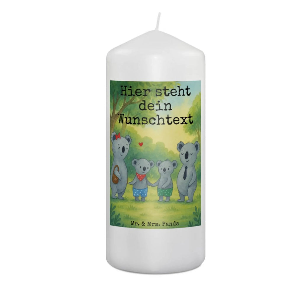 Personalisierte Kerze Koala Familie zwei Design Tafelkerze Mit Wunschname, Kerze Mit Namen, Votivkerze Mit Wunschname, Grabkerze Mit Namensgravur, Trauerkerze Mit Namen, Fair-Trade-Kerze Mit Namensgravur, Outdoor-Kerze Mit Namensgravur, Kommunionkerze Mit Namen, Weihnachtskerze Mit Namensgravur, Bio-Kerze Mit Wunschname, Blockkerze Mit Namensdruck, Stearinkerze Mit Gravur, Metall-Kerze Mit Namensgravur, Handgegossene Kerze Mit Namen, Handgemachte Kerze Mit Wunschname, Firmungskerze Mit Wunschname, Glas-Kerze Mit Wunschname, Sojawachskerze Mit Namensdruck, Tischkerze Mit Namensdruck, Stumpenkerze Mit Namensgravur, Osterkerze Mit Namen, Kerze Mit Prägung Und Wunschname, Teelicht Mit Namensdruck, Adventskerze Mit Wunschname, Kerze Für Geburtstag Mit Wunschname, Duftkerze Mit Namen, Gartenkerze Mit Namen, Andachtskerze Mit Namensgravur, Bienenwachskerze Mit Wunschname, Streukerze Mit Namensdruck, LED-Kerze Mit Wunschname, Gastgeschenk Kerze Mit Namen, Kerze Mit Spruch Und Namen, Personalisierte Kerze, Taufekerze Mit Namensgravur, Gedenkkerze Mit Namen, Schwimmkerze Mit Namen, Holz-Kerze Mit Namen, Laternenkerze Mit Namensdruck, Kerze Für Hochzeit Mit Namensgravur, Stabkerze Mit Gravur, Kerzen-Set Mit Namensgravur, Familie, Vatertag, Muttertag, Bruder, Schwester, Mama, Papa, Oma, Opa, beste Familie, Koala, Koalabär, Familienleben, Koalafamilie, Familienzeit, Lieblingsfamilie