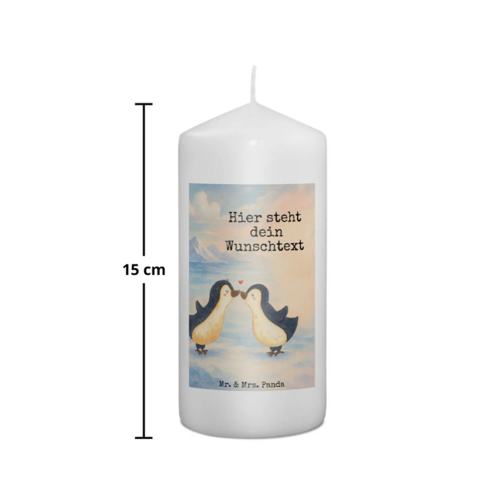 Personalisierte Kerze Pinguine Kuss Design Stearinkerze Mit Gravur, Gartenkerze Mit Namen, LED-Kerze Mit Wunschname, Taufekerze Mit Namensgravur, Holz-Kerze Mit Namen, Grabkerze Mit Namensgravur, Firmungskerze Mit Wunschname, Duftkerze Mit Namen, Stumpenkerze Mit Namensgravur, Andachtskerze Mit Namensgravur, Stabkerze Mit Gravur, Adventskerze Mit Wunschname, Glas-Kerze Mit Wunschname, Kerze Mit Namen, Kerzen-Set Mit Namensgravur, Votivkerze Mit Wunschname, Tischkerze Mit Namensdruck, Bio-Kerze Mit Wunschname, Kerze Mit Spruch Und Namen, Kerze Mit Prägung Und Wunschname, Handgegossene Kerze Mit Namen, Bienenwachskerze Mit Wunschname, Kerze Für Geburtstag Mit Wunschname, Outdoor-Kerze Mit Namensgravur, Laternenkerze Mit Namensdruck, Handgemachte Kerze Mit Wunschname, Gastgeschenk Kerze Mit Namen, Tafelkerze Mit Wunschname, Trauerkerze Mit Namen, Schwimmkerze Mit Namen, Fair-Trade-Kerze Mit Namensgravur, Streukerze Mit Namensdruck, Kerze Für Hochzeit Mit Namensgravur, Blockkerze Mit Namensdruck, Kommunionkerze Mit Namen, Metall-Kerze Mit Namensgravur, Personalisierte Kerze, Weihnachtskerze Mit Namensgravur, Teelicht Mit Namensdruck, Osterkerze Mit Namen, Gedenkkerze Mit Namen, Sojawachskerze Mit Namensdruck, Liebe, Partner, Freund, Freundin, Ehemann, Ehefrau, Heiraten, Verlobung, Heiratsantrag, Liebesgeschenk, Jahrestag, Hocheitstag, Mitbringsel, Hochzeitstag, für Männer, Geschenk für Frauen, für Ehemann, Liebesbeweis, Geschenk für Partner, Valentinstag, Geschenk für Freundin