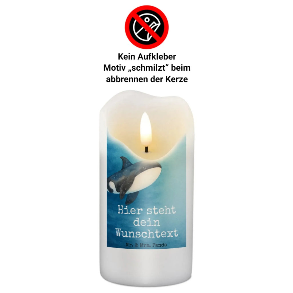 Personalisierte Kerze Orca Design Sojawachskerze Mit Namensdruck, Kerze Für Hochzeit Mit Namensgravur, Adventskerze Mit Wunschname, Votivkerze Mit Wunschname, LED-Kerze Mit Wunschname, Handgegossene Kerze Mit Namen, Trauerkerze Mit Namen, Stabkerze Mit Gravur, Grabkerze Mit Namensgravur, Tischkerze Mit Namensdruck, Bio-Kerze Mit Wunschname, Kerze Mit Namen, Outdoor-Kerze Mit Namensgravur, Holz-Kerze Mit Namen, Blockkerze Mit Namensdruck, Kerze Mit Prägung Und Wunschname, Fair-Trade-Kerze Mit Namensgravur, Kommunionkerze Mit Namen, Teelicht Mit Namensdruck, Firmungskerze Mit Wunschname, Kerze Für Geburtstag Mit Wunschname, Gedenkkerze Mit Namen, Metall-Kerze Mit Namensgravur, Stearinkerze Mit Gravur, Kerze Mit Spruch Und Namen, Duftkerze Mit Namen, Schwimmkerze Mit Namen, Streukerze Mit Namensdruck, Bienenwachskerze Mit Wunschname, Kerzen-Set Mit Namensgravur, Gartenkerze Mit Namen, Tafelkerze Mit Wunschname, Taufekerze Mit Namensgravur, Weihnachtskerze Mit Namensgravur, Handgemachte Kerze Mit Wunschname, Glas-Kerze Mit Wunschname, Gastgeschenk Kerze Mit Namen, Osterkerze Mit Namen, Andachtskerze Mit Namensgravur, Personalisierte Kerze, Stumpenkerze Mit Namensgravur, Laternenkerze Mit Namensdruck, Meerestiere, Meer, Urlaub, Motivation, Arbeit, Wal, Killerwal, Startup, Büro, Orcas, Selbstliebe, Neustart, Orca, Möglichkeiten