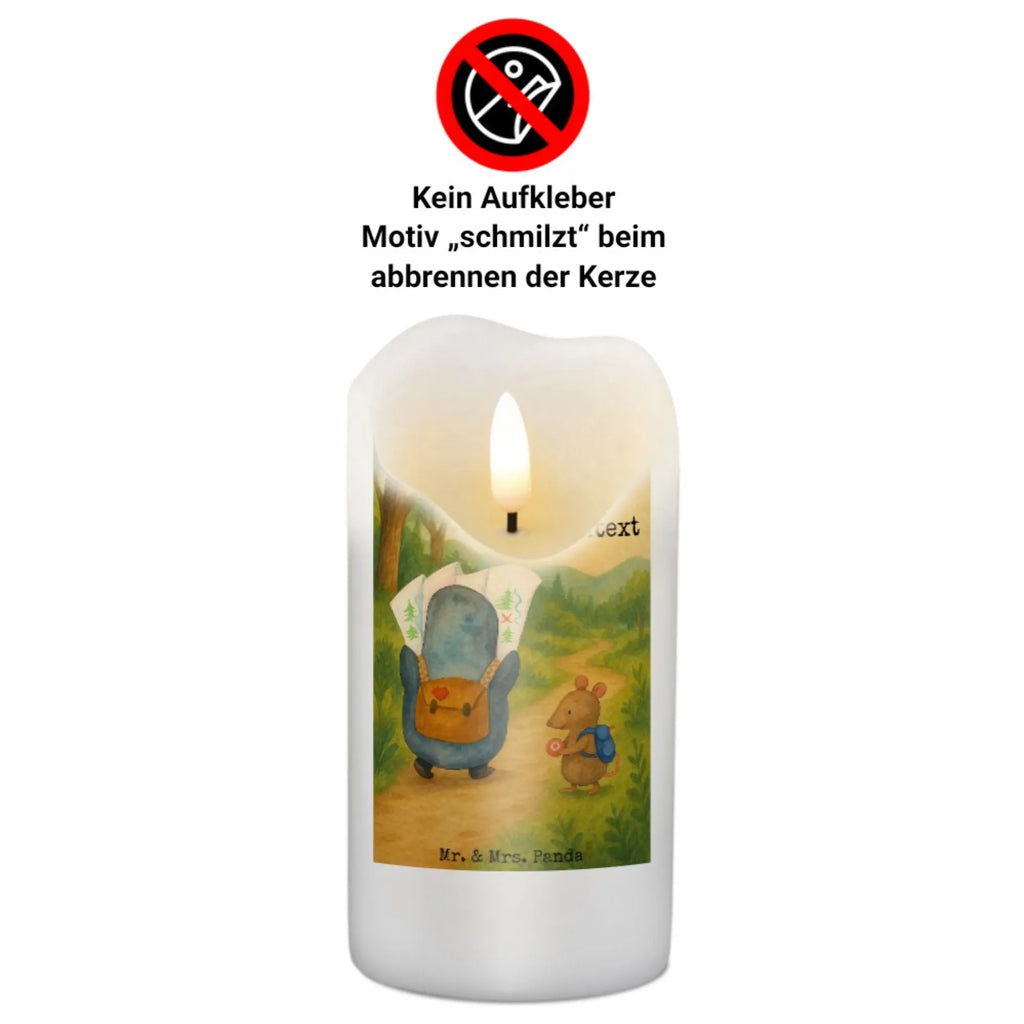 Personalisierte Kerze Pinguin & Maus Wanderer Design Sojawachskerze Mit Namensdruck, Bienenwachskerze Mit Wunschname, Outdoor-Kerze Mit Namensgravur, Votivkerze Mit Wunschname, Kerze Mit Prägung Und Wunschname, Tafelkerze Mit Wunschname, Handgegossene Kerze Mit Namen, Tischkerze Mit Namensdruck, Holz-Kerze Mit Namen, Teelicht Mit Namensdruck, Taufekerze Mit Namensgravur, Andachtskerze Mit Namensgravur, Trauerkerze Mit Namen, Metall-Kerze Mit Namensgravur, Kommunionkerze Mit Namen, Handgemachte Kerze Mit Wunschname, LED-Kerze Mit Wunschname, Grabkerze Mit Namensgravur, Kerzen-Set Mit Namensgravur, Kerze Mit Namen, Blockkerze Mit Namensdruck, Weihnachtskerze Mit Namensgravur, Duftkerze Mit Namen, Stumpenkerze Mit Namensgravur, Adventskerze Mit Wunschname, Fair-Trade-Kerze Mit Namensgravur, Stabkerze Mit Gravur, Kerze Mit Spruch Und Namen, Kerze Für Hochzeit Mit Namensgravur, Gedenkkerze Mit Namen, Personalisierte Kerze, Osterkerze Mit Namen, Glas-Kerze Mit Wunschname, Stearinkerze Mit Gravur, Gartenkerze Mit Namen, Gastgeschenk Kerze Mit Namen, Bio-Kerze Mit Wunschname, Schwimmkerze Mit Namen, Kerze Für Geburtstag Mit Wunschname, Firmungskerze Mit Wunschname, Laternenkerze Mit Namensdruck, Streukerze Mit Namensdruck, Pinguin, Abenteurer, Pinguine, Wanderlust, Roadtrip, Ausflug, Abenteuer, wandern