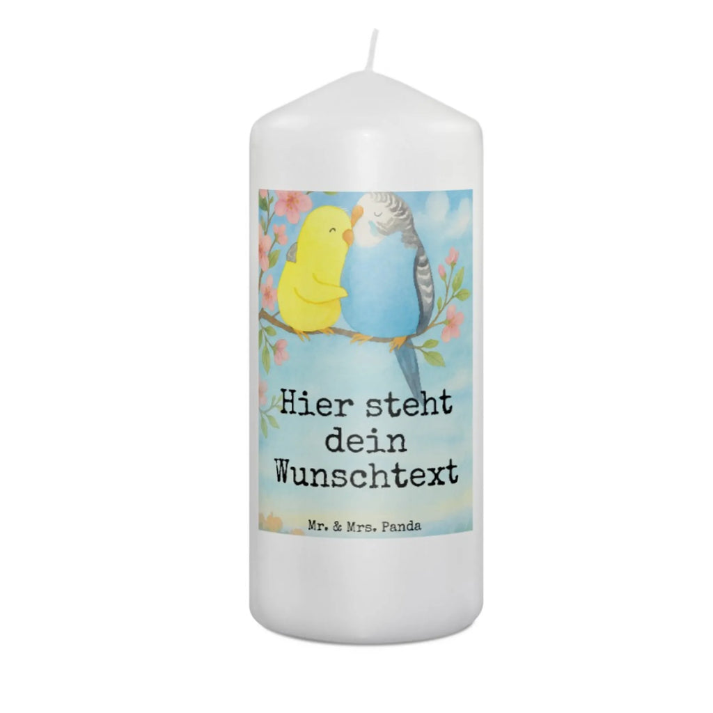 Personalisierte Kerze Wellensittich Liebe Design Firmungskerze Mit Wunschname, Laternenkerze Mit Namensdruck, Gartenkerze Mit Namen, Adventskerze Mit Wunschname, Kerze Für Geburtstag Mit Wunschname, Gedenkkerze Mit Namen, Kerzen-Set Mit Namensgravur, Weihnachtskerze Mit Namensgravur, Votivkerze Mit Wunschname, LED-Kerze Mit Wunschname, Gastgeschenk Kerze Mit Namen, Tafelkerze Mit Wunschname, Stumpenkerze Mit Namensgravur, Metall-Kerze Mit Namensgravur, Teelicht Mit Namensdruck, Stabkerze Mit Gravur, Streukerze Mit Namensdruck, Stearinkerze Mit Gravur, Sojawachskerze Mit Namensdruck, Glas-Kerze Mit Wunschname, Blockkerze Mit Namensdruck, Schwimmkerze Mit Namen, Handgegossene Kerze Mit Namen, Fair-Trade-Kerze Mit Namensgravur, Handgemachte Kerze Mit Wunschname, Osterkerze Mit Namen, Bienenwachskerze Mit Wunschname, Kerze Mit Namen, Outdoor-Kerze Mit Namensgravur, Trauerkerze Mit Namen, Kerze Mit Prägung Und Wunschname, Kerze Mit Spruch Und Namen, Kommunionkerze Mit Namen, Duftkerze Mit Namen, Personalisierte Kerze, Taufekerze Mit Namensgravur, Grabkerze Mit Namensgravur, Bio-Kerze Mit Wunschname, Holz-Kerze Mit Namen, Tischkerze Mit Namensdruck, Kerze Für Hochzeit Mit Namensgravur, Andachtskerze Mit Namensgravur, Liebe, Partner, Freund, Freundin, Ehemann, Ehefrau, Heiraten, Verlobung, Heiratsantrag, Liebesgeschenk, Jahrestag, Hocheitstag, Wellensittich, Vertrauen, Kuscheln, Nähe, Vögel