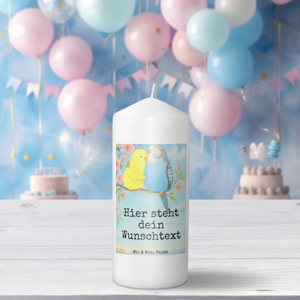 Personalisierte Kerze Wellensittich Liebe Design Firmungskerze Mit Wunschname, Laternenkerze Mit Namensdruck, Gartenkerze Mit Namen, Adventskerze Mit Wunschname, Kerze Für Geburtstag Mit Wunschname, Gedenkkerze Mit Namen, Kerzen-Set Mit Namensgravur, Weihnachtskerze Mit Namensgravur, Votivkerze Mit Wunschname, LED-Kerze Mit Wunschname, Gastgeschenk Kerze Mit Namen, Tafelkerze Mit Wunschname, Stumpenkerze Mit Namensgravur, Metall-Kerze Mit Namensgravur, Teelicht Mit Namensdruck, Stabkerze Mit Gravur, Streukerze Mit Namensdruck, Stearinkerze Mit Gravur, Sojawachskerze Mit Namensdruck, Glas-Kerze Mit Wunschname, Blockkerze Mit Namensdruck, Schwimmkerze Mit Namen, Handgegossene Kerze Mit Namen, Fair-Trade-Kerze Mit Namensgravur, Handgemachte Kerze Mit Wunschname, Osterkerze Mit Namen, Bienenwachskerze Mit Wunschname, Kerze Mit Namen, Outdoor-Kerze Mit Namensgravur, Trauerkerze Mit Namen, Kerze Mit Prägung Und Wunschname, Kerze Mit Spruch Und Namen, Kommunionkerze Mit Namen, Duftkerze Mit Namen, Personalisierte Kerze, Taufekerze Mit Namensgravur, Grabkerze Mit Namensgravur, Bio-Kerze Mit Wunschname, Holz-Kerze Mit Namen, Tischkerze Mit Namensdruck, Kerze Für Hochzeit Mit Namensgravur, Andachtskerze Mit Namensgravur, Liebe, Partner, Freund, Freundin, Ehemann, Ehefrau, Heiraten, Verlobung, Heiratsantrag, Liebesgeschenk, Jahrestag, Hocheitstag, Wellensittich, Vertrauen, Kuscheln, Nähe, Vögel