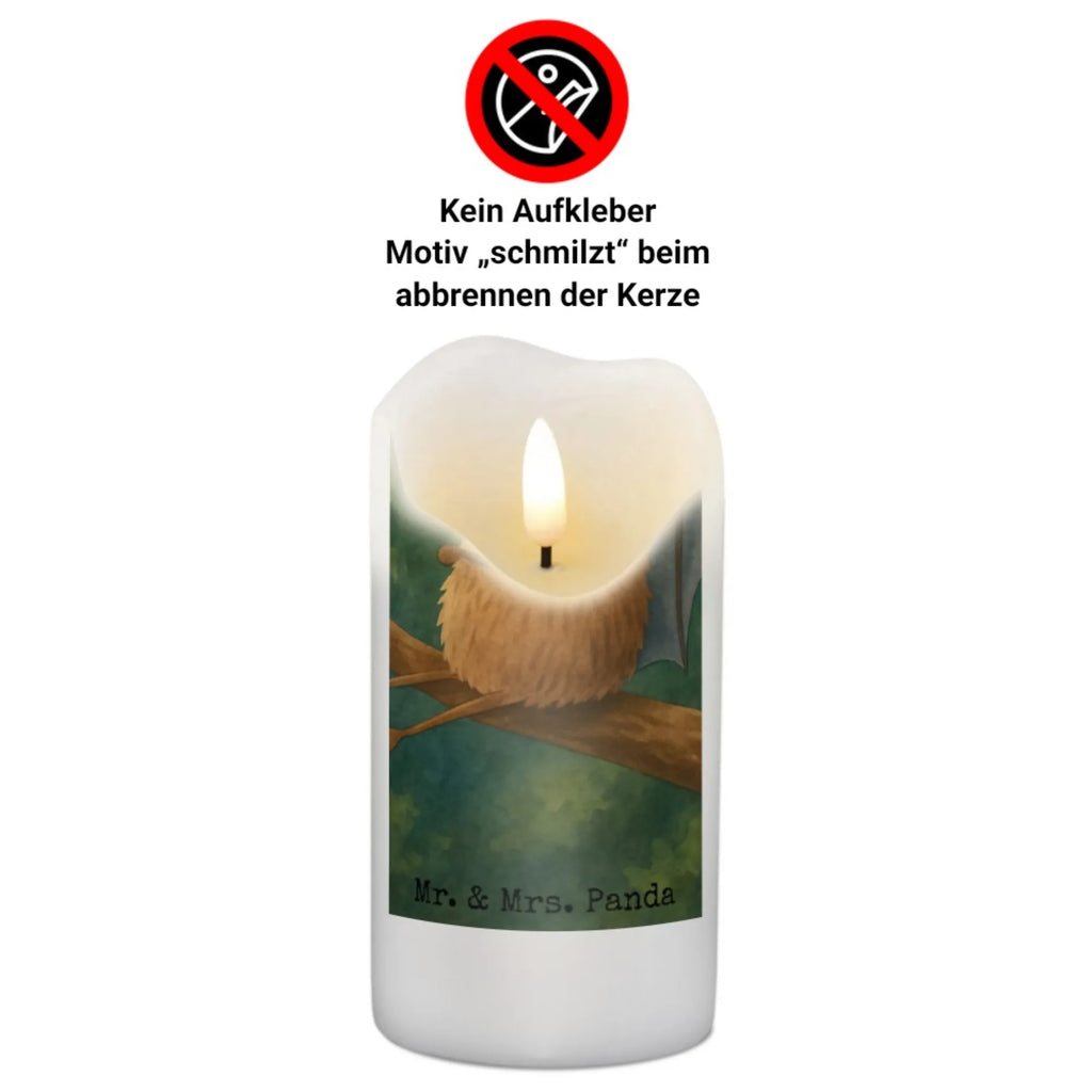 Kerze Fledermaus Sitzen Design Kerze Für Taufe, Kerze Mit Namensgravur, Kerze Für Kommunion, Kerze Für Geburtstag, Kerze Für Advent, Grabkerze, Kerze Mit Spruch, Gedenkkerze, Trauerkerze, Andachtskerze, Streukerze, Dinnerkerze, Kerze Für Weihnachten, Kerze, Blockkerze, Kerze Mit Fotoeinleger, Tischkerze, Tafelkerze, Handgemachte Kerze, Gartenkerze, Kerze Mit Motiv, Bio-Kerze, Metall-Kerze, Kerze Ohne Duft, Kerze Für Hochzeit, Kerze Als Gastgeschenk, Kerze Mit Duft, Stumpenkerze, Dinnerkerzenpaar, Kerze Für Ostern, Kerze Mit Prägung, Laternenkerze, Kerze Für Firmung, Teelicht, Kerze Mit Gravur, Handgegossene Kerze, Outdoor-Kerze, Stabkerze, Votivkerze, Duftkerze, Fair-Trade-Kerze, Stearin­kerze, Glas-Kerze, Sojawachskerze, Stumpenkerzen-Set, Grablicht, Tiermotive, Gute Laune, lustige Sprüche, Tiere, Fledermäuse, entspannen, Motivation, Fledermaus