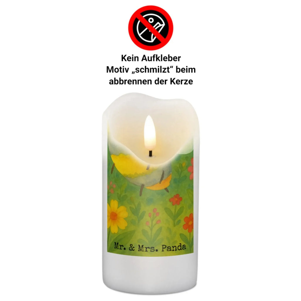 Kerze Biene Blume Design Tafelkerze, Kerze Als Gastgeschenk, Votivkerze, Metall-Kerze, Stumpenkerze, Sojawachskerze, Tischkerze, Trauerkerze, Glas-Kerze, Kerze Für Firmung, Dinnerkerze, Fair-Trade-Kerze, Kerze Mit Gravur, Handgegossene Kerze, Grablicht, Stabkerze, Kerze Ohne Duft, Stumpenkerzen-Set, Gartenkerze, Dinnerkerzenpaar, Kerze Für Ostern, Kerze Für Geburtstag, Teelicht, Streukerze, Kerze Mit Motiv, Kerze Für Weihnachten, Kerze Mit Duft, Kerze Für Kommunion, Andachtskerze, Laternenkerze, Stearin­kerze, Kerze Für Taufe, Gedenkkerze, Bio-Kerze, Kerze Mit Spruch, Blockkerze, Kerze Mit Prägung, Grabkerze, Duftkerze, Kerze, Kerze Für Hochzeit, Outdoor-Kerze, Handgemachte Kerze, Kerze Für Advent, Kerze Mit Fotoeinleger, Kerze Mit Namensgravur, Biene, Wespe, Hummel