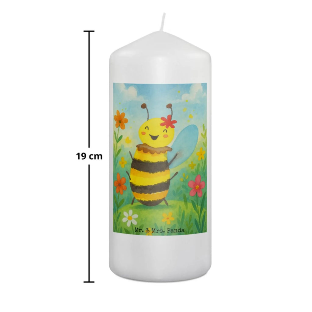 Kerze Biene Happy Design Trauerkerze, Stumpenkerzen-Set, Kerze Mit Motiv, Laternenkerze, Tafelkerze, Kerze Mit Gravur, Streukerze, Dinnerkerzenpaar, Dinnerkerze, Duftkerze, Glas-Kerze, Kerze Für Advent, Stabkerze, Kerze Für Geburtstag, Gedenkkerze, Kerze Mit Namensgravur, Kerze Ohne Duft, Kerze Mit Fotoeinleger, Grabkerze, Metall-Kerze, Blockkerze, Kerze, Kerze Für Firmung, Kerze Für Ostern, Kerze Mit Duft, Gartenkerze, Teelicht, Andachtskerze, Kerze Für Hochzeit, Kerze Als Gastgeschenk, Kerze Für Weihnachten, Sojawachskerze, Handgegossene Kerze, Kerze Für Taufe, Handgemachte Kerze, Kerze Mit Spruch, Stumpenkerze, Fair-Trade-Kerze, Kerze Mit Prägung, Tischkerze, Votivkerze, Kerze Für Kommunion, Grablicht, Stearin­kerze, Outdoor-Kerze, Bio-Kerze, Biene, Wespe, Hummel