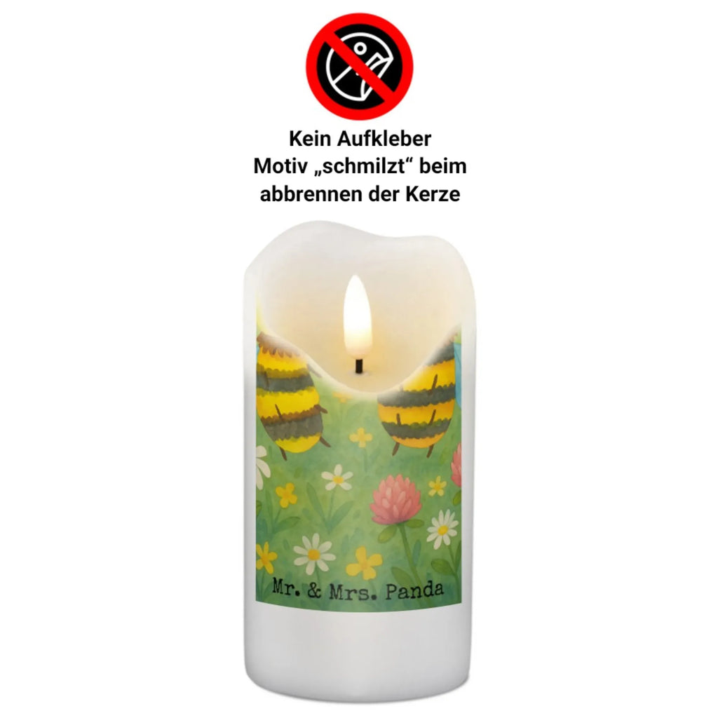 Kerze Biene Verliebt Design Kerze Für Geburtstag, Kerze Für Taufe, Kerze Mit Gravur, Kerze, Dinnerkerze, Handgegossene Kerze, Grablicht, Tischkerze, Fair-Trade-Kerze, Votivkerze, Stearin­kerze, Sojawachskerze, Metall-Kerze, Streukerze, Stumpenkerze, Gedenkkerze, Stumpenkerzen-Set, Bio-Kerze, Kerze Für Firmung, Duftkerze, Handgemachte Kerze, Kerze Mit Fotoeinleger, Kerze Mit Namensgravur, Teelicht, Kerze Für Hochzeit, Kerze Mit Duft, Tafelkerze, Dinnerkerzenpaar, Laternenkerze, Gartenkerze, Outdoor-Kerze, Kerze Ohne Duft, Kerze Für Advent, Andachtskerze, Kerze Für Weihnachten, Kerze Als Gastgeschenk, Trauerkerze, Stabkerze, Kerze Für Kommunion, Kerze Für Ostern, Blockkerze, Kerze Mit Prägung, Glas-Kerze, Kerze Mit Spruch, Grabkerze, Kerze Mit Motiv, Biene, Wespe, Hummel