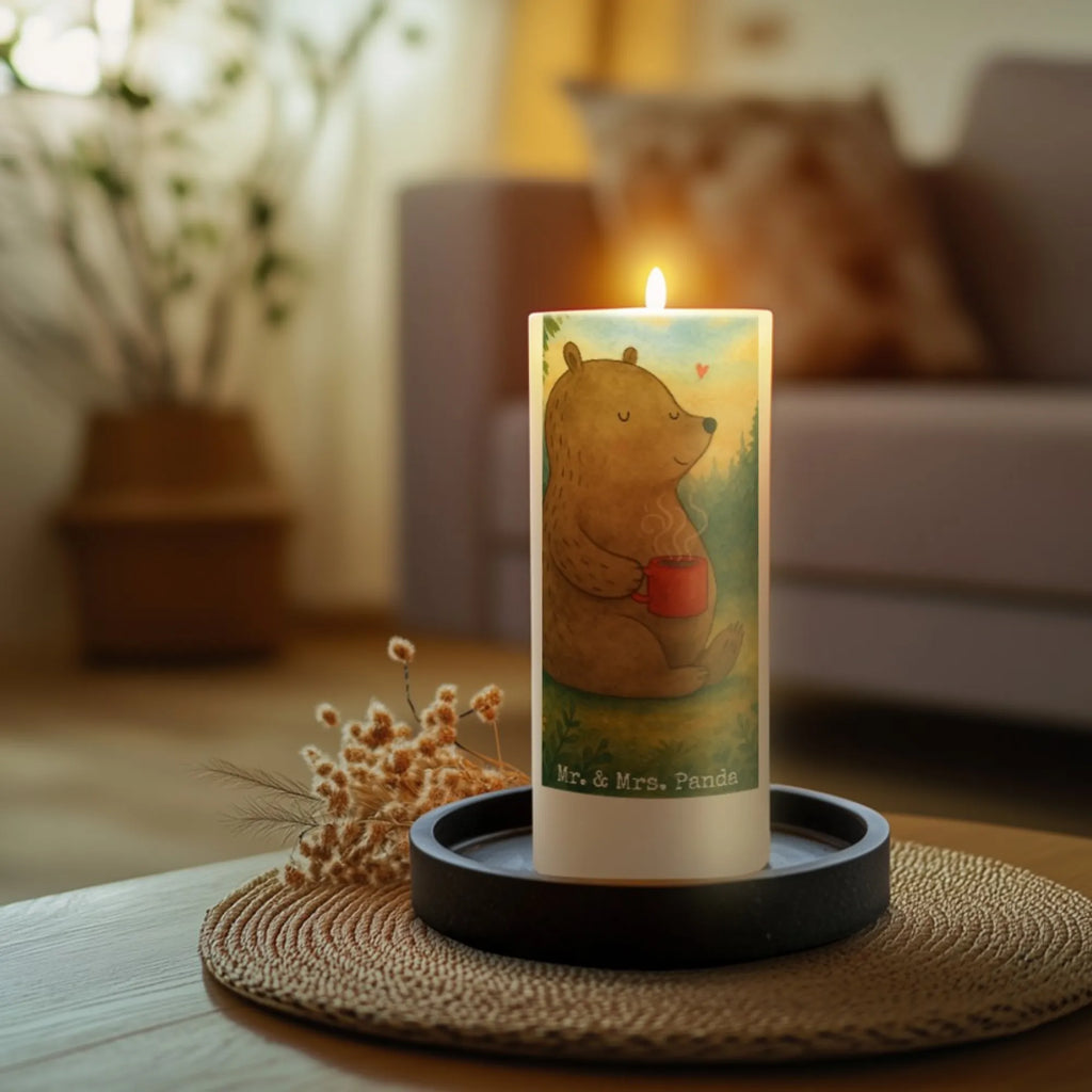 Kerze Bär Kaffee Design Stumpenkerzen-Set, Kerze Mit Gravur, Votivkerze, Kerze Für Hochzeit, Kerze Mit Motiv, Kerze Für Advent, Kerze Für Ostern, Fair-Trade-Kerze, Kerze Für Geburtstag, Laternenkerze, Kerze Mit Duft, Metall-Kerze, Trauerkerze, Kerze Für Firmung, Tischkerze, Teelicht, Kerze Als Gastgeschenk, Kerze Mit Namensgravur, Streukerze, Kerze Mit Prägung, Kerze, Kerze Mit Fotoeinleger, Andachtskerze, Duftkerze, Tafelkerze, Handgemachte Kerze, Kerze Für Kommunion, Glas-Kerze, Gartenkerze, Kerze Ohne Duft, Outdoor-Kerze, Blockkerze, Stumpenkerze, Handgegossene Kerze, Bio-Kerze, Grabkerze, Gedenkkerze, Kerze Für Taufe, Kerze Mit Spruch, Stearin­kerze, Stabkerze, Dinnerkerzenpaar, Grablicht, Dinnerkerze, Sojawachskerze, Kerze Für Weihnachten, Bär, Teddy, Teddybär, Morgenroutine, Welt erobern, Motivation, guten Morgen, Coffee, Kaffee, Bären, Welt retten