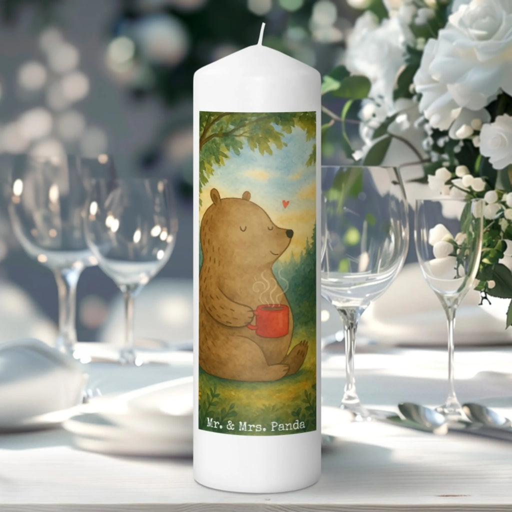 Kerze Bär Kaffee Design Stumpenkerzen-Set, Kerze Mit Gravur, Votivkerze, Kerze Für Hochzeit, Kerze Mit Motiv, Kerze Für Advent, Kerze Für Ostern, Fair-Trade-Kerze, Kerze Für Geburtstag, Laternenkerze, Kerze Mit Duft, Metall-Kerze, Trauerkerze, Kerze Für Firmung, Tischkerze, Teelicht, Kerze Als Gastgeschenk, Kerze Mit Namensgravur, Streukerze, Kerze Mit Prägung, Kerze, Kerze Mit Fotoeinleger, Andachtskerze, Duftkerze, Tafelkerze, Handgemachte Kerze, Kerze Für Kommunion, Glas-Kerze, Gartenkerze, Kerze Ohne Duft, Outdoor-Kerze, Blockkerze, Stumpenkerze, Handgegossene Kerze, Bio-Kerze, Grabkerze, Gedenkkerze, Kerze Für Taufe, Kerze Mit Spruch, Stearin­kerze, Stabkerze, Dinnerkerzenpaar, Grablicht, Dinnerkerze, Sojawachskerze, Kerze Für Weihnachten, Bär, Teddy, Teddybär, Morgenroutine, Welt erobern, Motivation, guten Morgen, Coffee, Kaffee, Bären, Welt retten
