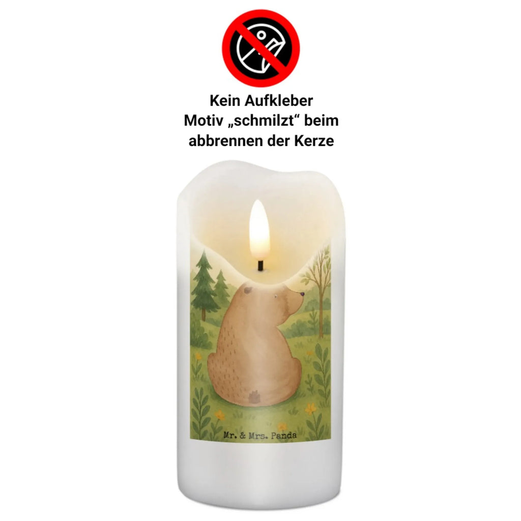 Kerze Bär Schulterblick Design Kerze Mit Prägung, Handgemachte Kerze, Outdoor-Kerze, Metall-Kerze, Bio-Kerze, Sojawachskerze, Dinnerkerze, Glas-Kerze, Tischkerze, Grablicht, Tafelkerze, Kerze Mit Duft, Stumpenkerzen-Set, Gedenkkerze, Kerze Für Weihnachten, Fair-Trade-Kerze, Blockkerze, Kerze Für Taufe, Stabkerze, Kerze Mit Fotoeinleger, Trauerkerze, Kerze Mit Namensgravur, Kerze Als Gastgeschenk, Kerze Für Geburtstag, Kerze Für Advent, Kerze Für Ostern, Teelicht, Stearin­kerze, Stumpenkerze, Laternenkerze, Kerze, Andachtskerze, Votivkerze, Gartenkerze, Kerze Ohne Duft, Streukerze, Handgegossene Kerze, Kerze Mit Gravur, Kerze Mit Spruch, Dinnerkerzenpaar, Kerze Für Hochzeit, Grabkerze, Kerze Für Firmung, Duftkerze, Kerze Mit Motiv, Kerze Für Kommunion, Bär, Teddy, Teddybär, Weltansicht, Selbstachtung, Bären, Bärenliebe, Motivation, Weisheit