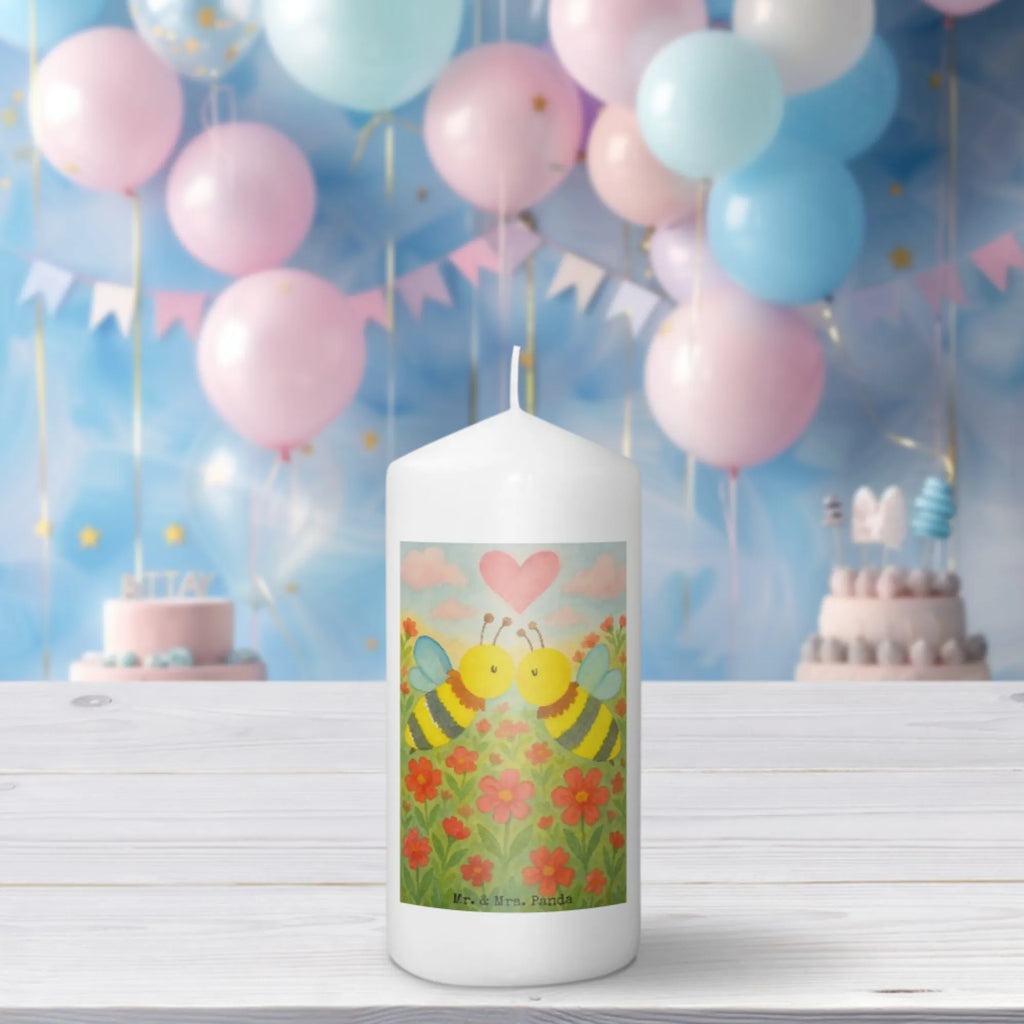 Kerze Biene Liebe Design Gartenkerze, Kerze Für Ostern, Grablicht, Dinnerkerzenpaar, Kerze Mit Prägung, Teelicht, Stabkerze, Kerze Für Weihnachten, Fair-Trade-Kerze, Kerze Für Hochzeit, Kerze Für Advent, Blockkerze, Sojawachskerze, Laternenkerze, Outdoor-Kerze, Kerze Mit Spruch, Kerze Mit Duft, Handgegossene Kerze, Duftkerze, Handgemachte Kerze, Kerze Mit Fotoeinleger, Kerze Mit Namensgravur, Tafelkerze, Kerze, Bio-Kerze, Andachtskerze, Gedenkkerze, Stumpenkerze, Stumpenkerzen-Set, Kerze Mit Motiv, Votivkerze, Kerze Ohne Duft, Dinnerkerze, Kerze Für Geburtstag, Stearin­kerze, Glas-Kerze, Kerze Mit Gravur, Kerze Für Firmung, Kerze Für Kommunion, Kerze Für Taufe, Metall-Kerze, Tischkerze, Trauerkerze, Streukerze, Kerze Als Gastgeschenk, Grabkerze, Biene, Wespe, Hummel