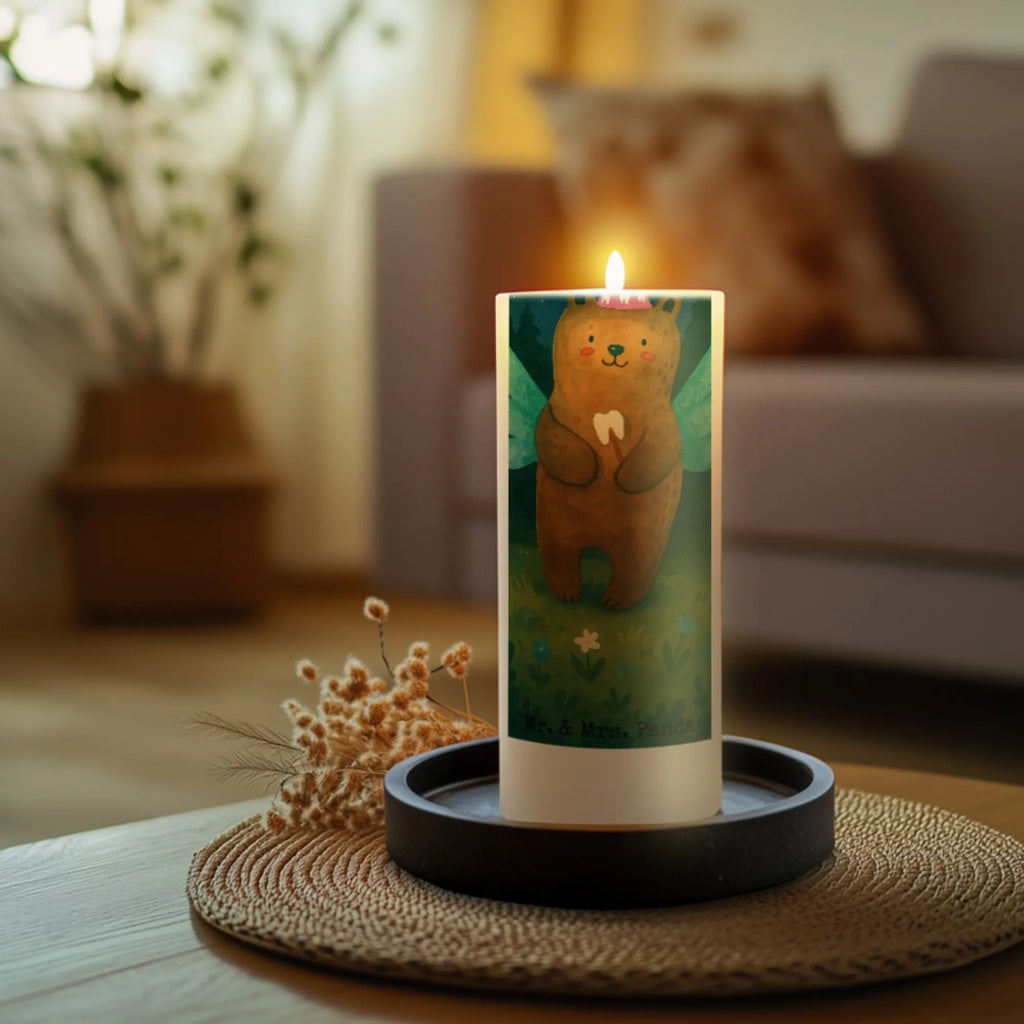Kerze Bär Zahnfee Design Tafelkerze, Kerze Mit Duft, Kerze Für Weihnachten, Stearin­kerze, Kerze Für Ostern, Glas-Kerze, Trauerkerze, Kerze Mit Motiv, Streukerze, Kerze Für Firmung, Kerze, Metall-Kerze, Dinnerkerze, Handgemachte Kerze, Votivkerze, Andachtskerze, Kerze Für Hochzeit, Sojawachskerze, Stumpenkerze, Kerze Für Kommunion, Dinnerkerzenpaar, Gartenkerze, Gedenkkerze, Kerze Ohne Duft, Kerze Mit Spruch, Stumpenkerzen-Set, Kerze Mit Gravur, Fair-Trade-Kerze, Handgegossene Kerze, Bio-Kerze, Kerze Für Geburtstag, Duftkerze, Kerze Für Taufe, Stabkerze, Kerze Mit Fotoeinleger, Kerze Mit Prägung, Teelicht, Blockkerze, Outdoor-Kerze, Kerze Mit Namensgravur, Grabkerze, Kerze Als Gastgeschenk, Laternenkerze, Kerze Für Advent, Tischkerze, Grablicht, Bär, Teddy, Teddybär, Milchzahn, Fee, Erster Zahn, Zahnfee