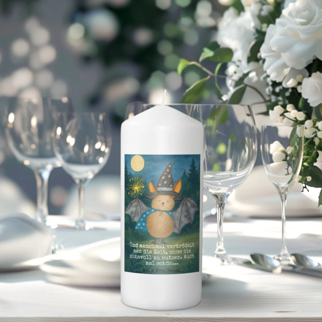 Kerze Fledermaus Zauberer Design Stumpenkerze, Kerze Mit Spruch, Metall-Kerze, Handgemachte Kerze, Kerze Für Firmung, Kerze Für Geburtstag, Kerze Für Taufe, Bio-Kerze, Streukerze, Kerze Für Ostern, Grabkerze, Dinnerkerzenpaar, Kerze Mit Namensgravur, Dinnerkerze, Votivkerze, Gedenkkerze, Stabkerze, Kerze, Duftkerze, Kerze Für Kommunion, Tafelkerze, Kerze Für Weihnachten, Laternenkerze, Fair-Trade-Kerze, Outdoor-Kerze, Kerze Mit Motiv, Grablicht, Glas-Kerze, Kerze Mit Prägung, Teelicht, Andachtskerze, Blockkerze, Kerze Für Hochzeit, Kerze Mit Gravur, Handgegossene Kerze, Sojawachskerze, Kerze Mit Fotoeinleger, Kerze Für Advent, Trauerkerze, Kerze Als Gastgeschenk, Stearin­kerze, Tischkerze, Kerze Mit Duft, Gartenkerze, Kerze Ohne Duft, Stumpenkerzen-Set, Tiermotive, Gute Laune, lustige Sprüche, Tiere, reinsteigern, Fledermaus, Frauen, Zauberer, Fledermäuse, Magier