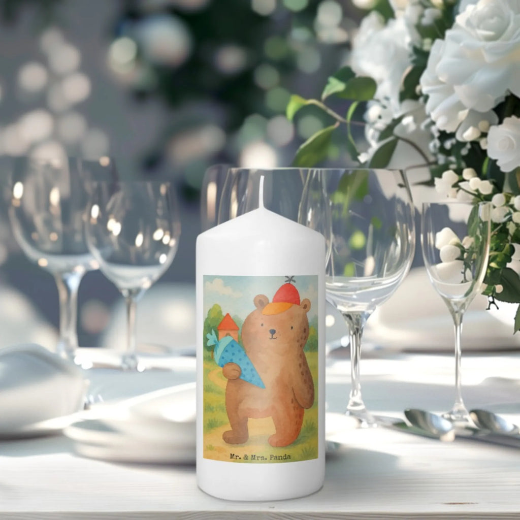 Kerze Bär Schultüte Design Handgegossene Kerze, Trauerkerze, Stearin­kerze, Teelicht, Grablicht, Gartenkerze, Tafelkerze, Stumpenkerze, Dinnerkerzenpaar, Kerze Für Weihnachten, Tischkerze, Streukerze, Stabkerze, Kerze Für Ostern, Kerze Mit Duft, Duftkerze, Kerze Als Gastgeschenk, Bio-Kerze, Kerze Ohne Duft, Kerze, Kerze Für Advent, Dinnerkerze, Kerze Mit Gravur, Outdoor-Kerze, Gedenkkerze, Votivkerze, Kerze Für Firmung, Kerze Mit Prägung, Kerze Für Taufe, Metall-Kerze, Kerze Für Kommunion, Kerze Mit Spruch, Sojawachskerze, Glas-Kerze, Stumpenkerzen-Set, Kerze Für Hochzeit, Grabkerze, Andachtskerze, Kerze Mit Motiv, Kerze Für Geburtstag, Kerze Mit Fotoeinleger, Handgemachte Kerze, Blockkerze, Laternenkerze, Kerze Mit Namensgravur, Fair-Trade-Kerze, Bär, Teddy, Teddybär, Bär Motiv, Grundschule, Schultüte, Einschulung Geschenk, Schulbeginn, Erster Schultag Geschenk, Schulanfang, Schule Geschenk