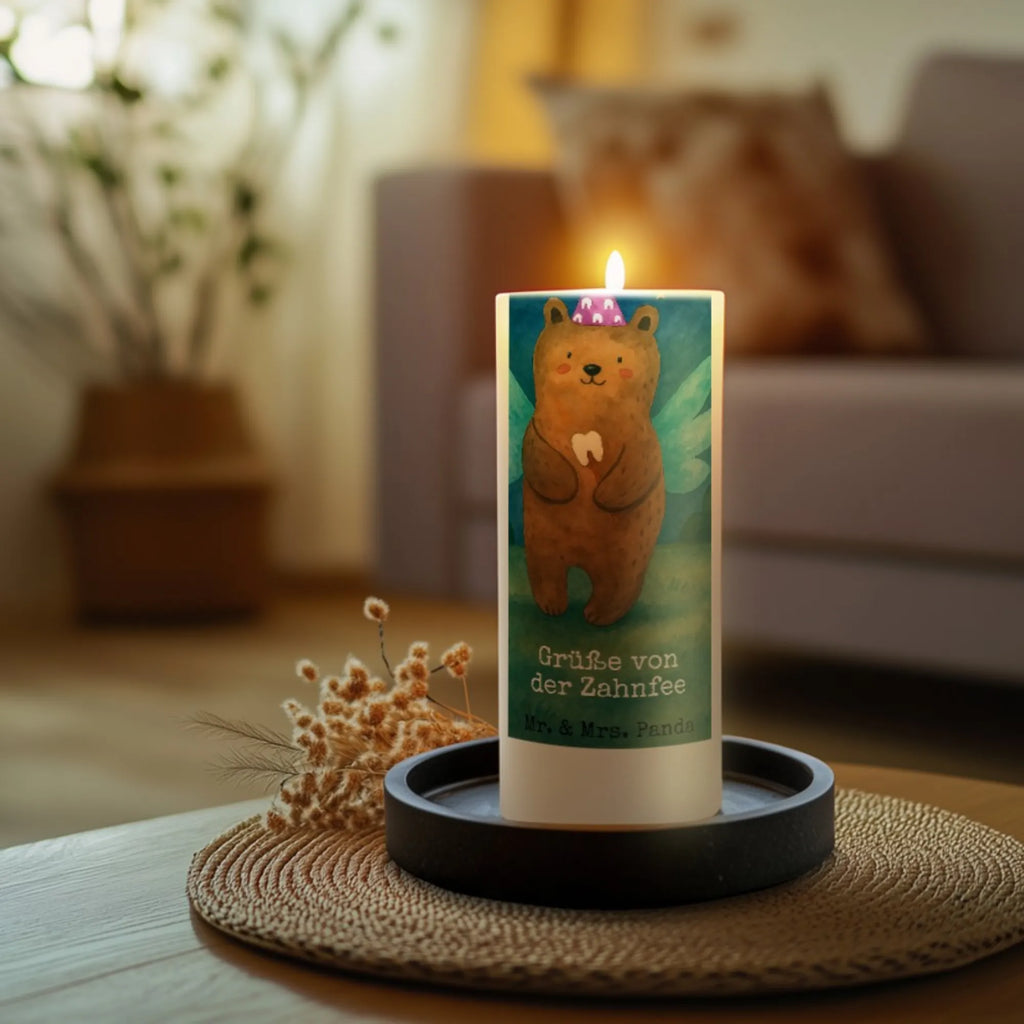 Kerze Bär Zahnfee Design Tafelkerze, Kerze Mit Duft, Kerze Für Weihnachten, Stearin­kerze, Kerze Für Ostern, Glas-Kerze, Trauerkerze, Kerze Mit Motiv, Streukerze, Kerze Für Firmung, Kerze, Metall-Kerze, Dinnerkerze, Handgemachte Kerze, Votivkerze, Andachtskerze, Kerze Für Hochzeit, Sojawachskerze, Stumpenkerze, Kerze Für Kommunion, Dinnerkerzenpaar, Gartenkerze, Gedenkkerze, Kerze Ohne Duft, Kerze Mit Spruch, Stumpenkerzen-Set, Kerze Mit Gravur, Fair-Trade-Kerze, Handgegossene Kerze, Bio-Kerze, Kerze Für Geburtstag, Duftkerze, Kerze Für Taufe, Stabkerze, Kerze Mit Fotoeinleger, Kerze Mit Prägung, Teelicht, Blockkerze, Outdoor-Kerze, Kerze Mit Namensgravur, Grabkerze, Kerze Als Gastgeschenk, Laternenkerze, Kerze Für Advent, Tischkerze, Grablicht, Bär, Teddy, Teddybär, Milchzahn, Fee, Erster Zahn, Zahnfee