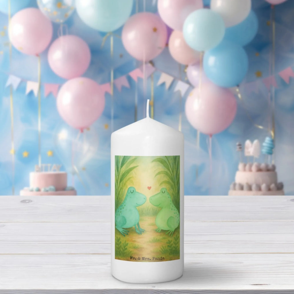 Kerze Frosch Liebe Design Kerze, Tafelkerze, Kerze Für Weihnachten, Votivkerze, Kerze Für Taufe, Stumpenkerzen-Set, Tischkerze, Gartenkerze, Laternenkerze, Kerze Für Ostern, Dinnerkerzenpaar, Outdoor-Kerze, Bio-Kerze, Kerze Ohne Duft, Dinnerkerze, Metall-Kerze, Grablicht, Kerze Als Gastgeschenk, Kerze Für Firmung, Kerze Für Advent, Handgegossene Kerze, Kerze Für Kommunion, Streukerze, Kerze Mit Gravur, Kerze Mit Spruch, Teelicht, Kerze Mit Prägung, Fair-Trade-Kerze, Kerze Für Hochzeit, Kerze Mit Motiv, Blockkerze, Andachtskerze, Stabkerze, Glas-Kerze, Gedenkkerze, Trauerkerze, Kerze Für Geburtstag, Kerze Mit Duft, Handgemachte Kerze, Sojawachskerze, Kerze Mit Fotoeinleger, Duftkerze, Grabkerze, Kerze Mit Namensgravur, Stumpenkerze, Stearin­kerze, Liebe, Partner, Freund, Freundin, Ehemann, Ehefrau, Heiraten, Verlobung, Heiratsantrag, Liebesgeschenk, Jahrestag, Hocheitstag, Liebesbeweis, Verheiratet, Froschkönig, Frösche, Geschenk Hochzeit, Verlobt, Fröschchen, Hochzeitstag, Geschenk Freundin, Frosch, Verliebt, Geschenk Freund