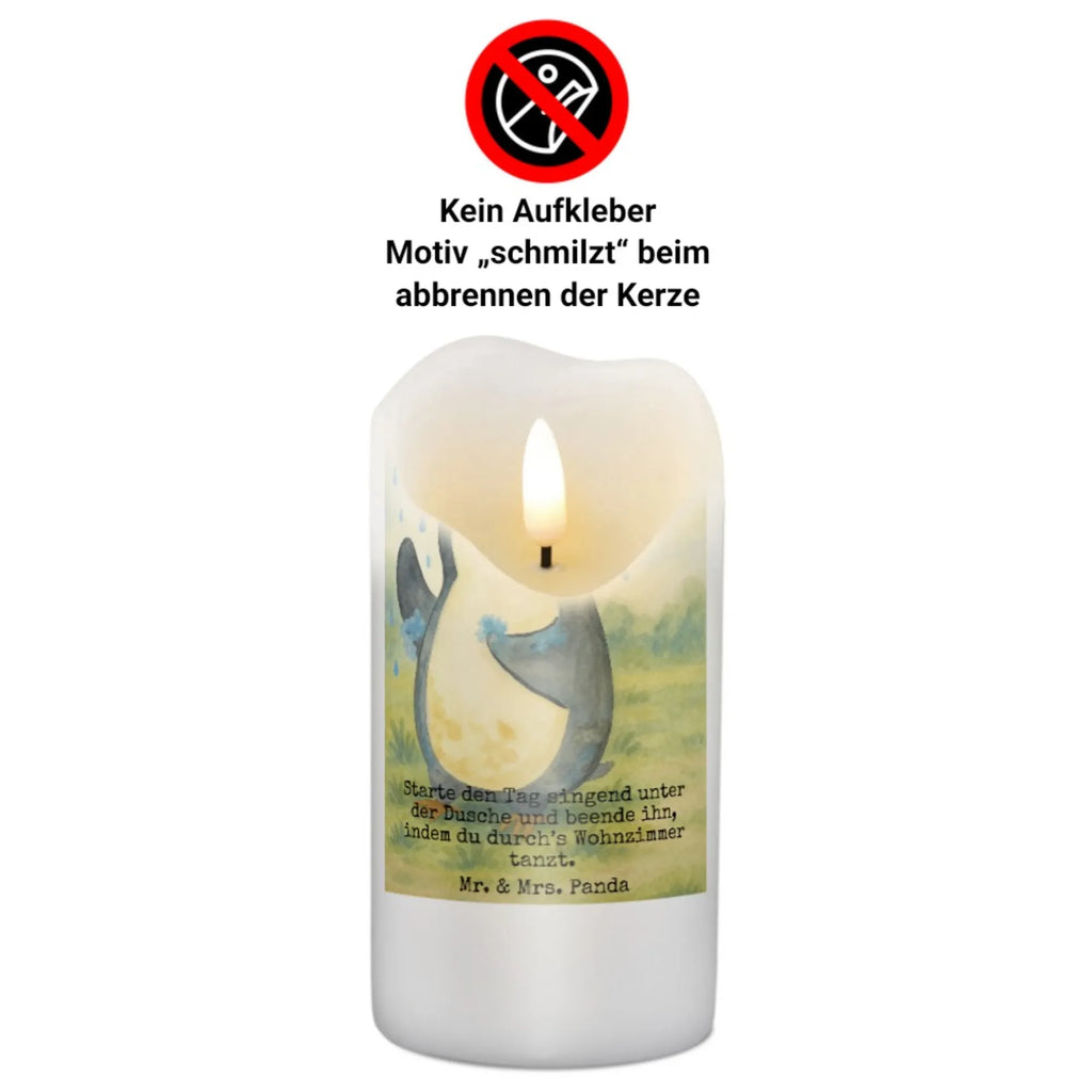 Kerze Pinguin Duschen Design Handgegossene Kerze, Kerze Mit Duft, Kerze Für Advent, Kerze Für Ostern, Tischkerze, Kerze Für Firmung, Kerze Mit Gravur, Grablicht, Fair-Trade-Kerze, Kerze Für Geburtstag, Bio-Kerze, Kerze Als Gastgeschenk, Streukerze, Trauerkerze, Metall-Kerze, Stumpenkerzen-Set, Kerze Für Hochzeit, Votivkerze, Blockkerze, Andachtskerze, Kerze Für Taufe, Gartenkerze, Kerze Mit Fotoeinleger, Outdoor-Kerze, Dinnerkerzenpaar, Laternenkerze, Kerze Ohne Duft, Grabkerze, Kerze Für Kommunion, Duftkerze, Handgemachte Kerze, Tafelkerze, Kerze Mit Spruch, Glas-Kerze, Kerze Für Weihnachten, Gedenkkerze, Kerze Mit Motiv, Stumpenkerze, Stearin­kerze, Stabkerze, Dinnerkerze, Kerze Mit Prägung, Kerze Mit Namensgravur, Kerze, Sojawachskerze, Teelicht, Pinguin, Dusche, Neuanfang, duschen, Neustart, Pinguine, glücklich sein, Motivation, Lebensmotto