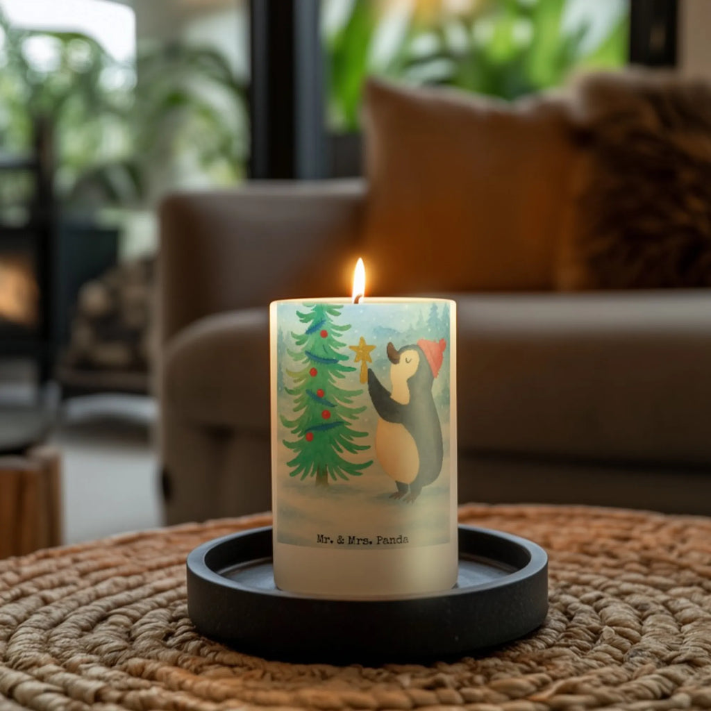 Kerze Pinguin Weihnachtsbaum Design Kerze Mit Namensgravur, Stabkerze, Votivkerze, Laternenkerze, Trauerkerze, Stumpenkerze, Duftkerze, Kerze Für Kommunion, Kerze Für Advent, Kerze Für Geburtstag, Fair-Trade-Kerze, Bio-Kerze, Kerze Mit Motiv, Kerze Mit Spruch, Kerze Als Gastgeschenk, Blockkerze, Handgemachte Kerze, Stumpenkerzen-Set, Kerze Ohne Duft, Metall-Kerze, Glas-Kerze, Tafelkerze, Andachtskerze, Kerze, Kerze Für Firmung, Kerze Mit Duft, Kerze Für Taufe, Grabkerze, Outdoor-Kerze, Gedenkkerze, Kerze Mit Fotoeinleger, Teelicht, Grablicht, Gartenkerze, Kerze Mit Prägung, Dinnerkerzenpaar, Tischkerze, Kerze Für Weihnachten, Handgegossene Kerze, Dinnerkerze, Kerze Für Ostern, Kerze Mit Gravur, Stearin­kerze, Streukerze, Sojawachskerze, Kerze Für Hochzeit, Winter, Weihnachten, Weihnachtsdeko, Nikolaus, Advent, Heiligabend, Wintermotiv, Pinguin