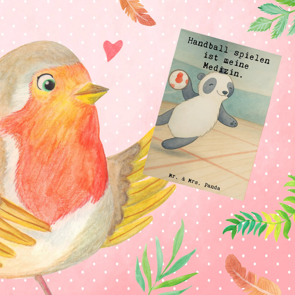 Grußkarte Panda Handball spielen Design Einladungskarte, Grußkarte, Geburtstagskarte, Klappkarte, Glückwunschkarte, Karte, Ansichtskarten, Hochzeitskarte, Geschenk, Sport, Sportart, Hobby, Schenken, Danke, Dankeschön, Auszeichnung, Gewinn, Sportler, Handball spielen, Handball Verein, Handball Turnier, Handball Club