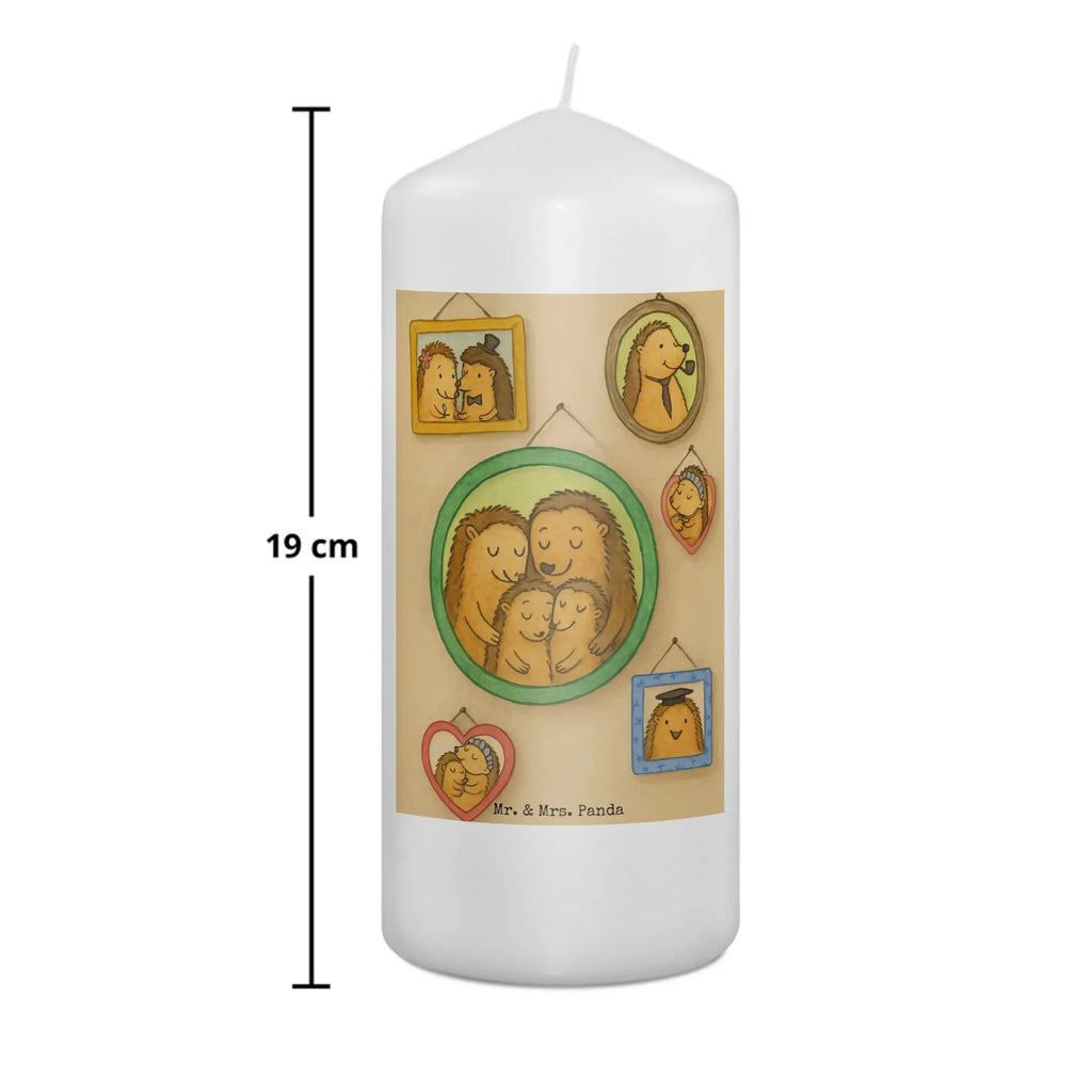 Kerze Igel Familie Design Kerze Mit Namensgravur, Kerze Ohne Duft, Kerze Mit Duft, Stumpenkerze, Votivkerze, Metall-Kerze, Teelicht, Tischkerze, Tafelkerze, Kerze Mit Fotoeinleger, Kerze Mit Spruch, Bio-Kerze, Handgegossene Kerze, Kerze Für Firmung, Dinnerkerzenpaar, Andachtskerze, Grabkerze, Gartenkerze, Glas-Kerze, Kerze Für Weihnachten, Kerze Für Ostern, Kerze Für Advent, Stumpenkerzen-Set, Blockkerze, Streukerze, Kerze Mit Motiv, Kerze Mit Prägung, Outdoor-Kerze, Kerze Für Kommunion, Kerze Mit Gravur, Kerze Für Geburtstag, Fair-Trade-Kerze, Kerze Für Hochzeit, Laternenkerze, Stabkerze, Sojawachskerze, Duftkerze, Handgemachte Kerze, Kerze, Trauerkerze, Kerze Für Taufe, Stearin­kerze, Kerze Als Gastgeschenk, Grablicht, Dinnerkerze, Gedenkkerze, Familie, Vatertag, Muttertag, Bruder, Schwester, Mama, Papa, Oma, Opa, Zusammenhalt, Bilder, Glück, Igel, Liebe