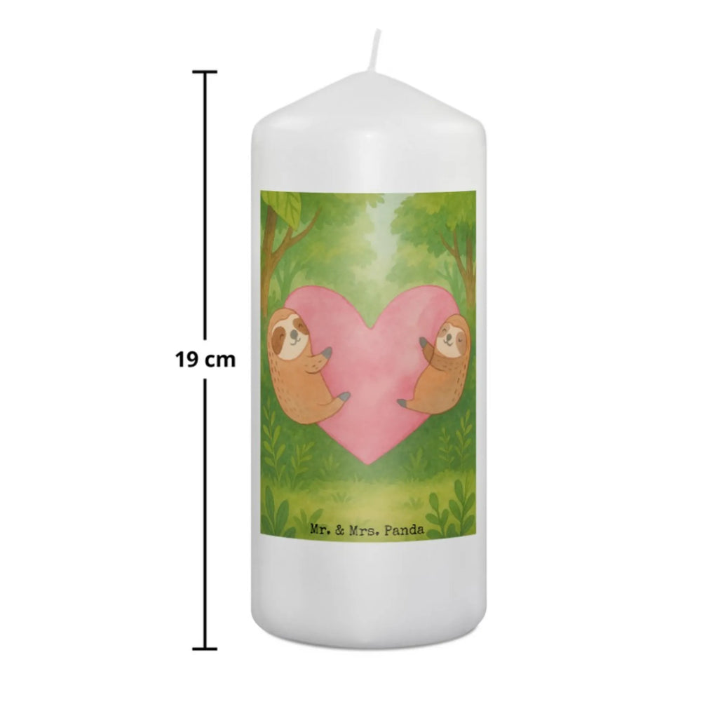 Kerze Faultiere Herz Design Stearin­kerze, Kerze Als Gastgeschenk, Kerze Für Weihnachten, Fair-Trade-Kerze, Kerze, Gedenkkerze, Laternenkerze, Kerze Für Firmung, Outdoor-Kerze, Votivkerze, Handgemachte Kerze, Stabkerze, Kerze Mit Fotoeinleger, Duftkerze, Teelicht, Kerze Mit Prägung, Kerze Für Ostern, Bio-Kerze, Kerze Mit Namensgravur, Kerze Für Taufe, Grabkerze, Streukerze, Grablicht, Kerze Mit Motiv, Kerze Mit Duft, Dinnerkerzenpaar, Dinnerkerze, Metall-Kerze, Kerze Mit Spruch, Gartenkerze, Handgegossene Kerze, Andachtskerze, Stumpenkerze, Kerze Für Kommunion, Tischkerze, Trauerkerze, Kerze Für Hochzeit, Tafelkerze, Sojawachskerze, Glas-Kerze, Blockkerze, Stumpenkerzen-Set, Kerze Für Advent, Kerze Ohne Duft, Kerze Mit Gravur, Kerze Für Geburtstag, Liebe, Partner, Freund, Freundin, Ehemann, Ehefrau, Heiraten, Verlobung, Heiratsantrag, Liebesgeschenk, Jahrestag, Hocheitstag, Valentinstag, Hochzeitstag, Geschenk für Frauen, Mitbringsel, Geschenk für Partner, für Ehemann, für Männer, Geschenk für Freundin, Liebesbeweis