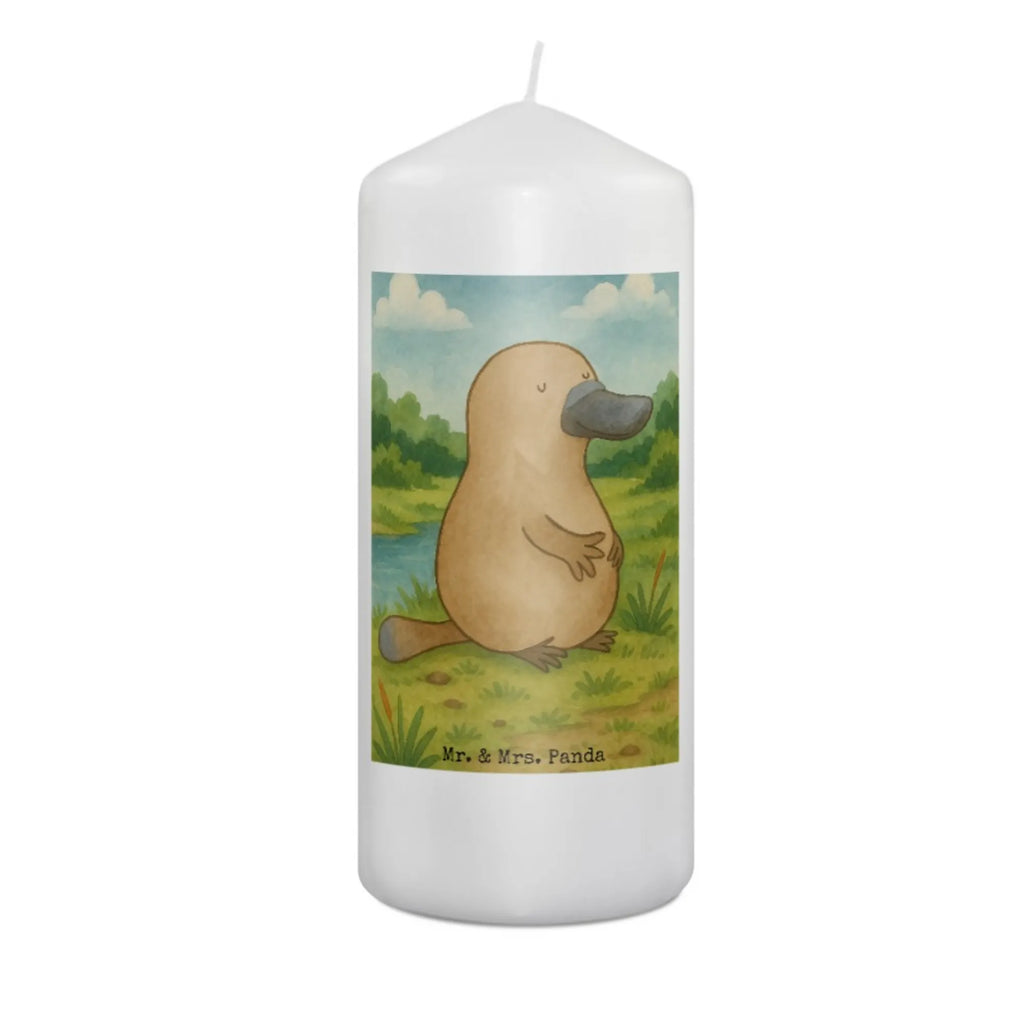 Kerze Schnabeltier Mut Design Stumpenkerze, Kerze Mit Spruch, Kerze Mit Namensgravur, Metall-Kerze, Kerze Für Geburtstag, Dinnerkerze, Kerze Mit Motiv, Laternenkerze, Duftkerze, Grabkerze, Andachtskerze, Trauerkerze, Kerze, Kerze Für Kommunion, Gartenkerze, Outdoor-Kerze, Stumpenkerzen-Set, Kerze Für Firmung, Kerze Für Weihnachten, Kerze Für Advent, Tafelkerze, Kerze Für Hochzeit, Kerze Mit Duft, Handgemachte Kerze, Kerze Mit Fotoeinleger, Kerze Mit Prägung, Blockkerze, Grablicht, Kerze Ohne Duft, Kerze Für Taufe, Teelicht, Sojawachskerze, Fair-Trade-Kerze, Kerze Mit Gravur, Dinnerkerzenpaar, Stabkerze, Glas-Kerze, Tischkerze, Gedenkkerze, Kerze Für Ostern, Votivkerze, Kerze Als Gastgeschenk, Stearin­kerze, Handgegossene Kerze, Bio-Kerze, Streukerze, Meerestiere, Meer, Urlaub, mutig, Neustart, Lebensweisheit, Mut, Arbeit, Neuanfang, Schnabeltiere, Schnabeltier, Büro, Motivation, Weltreise, Training, Raodtrip