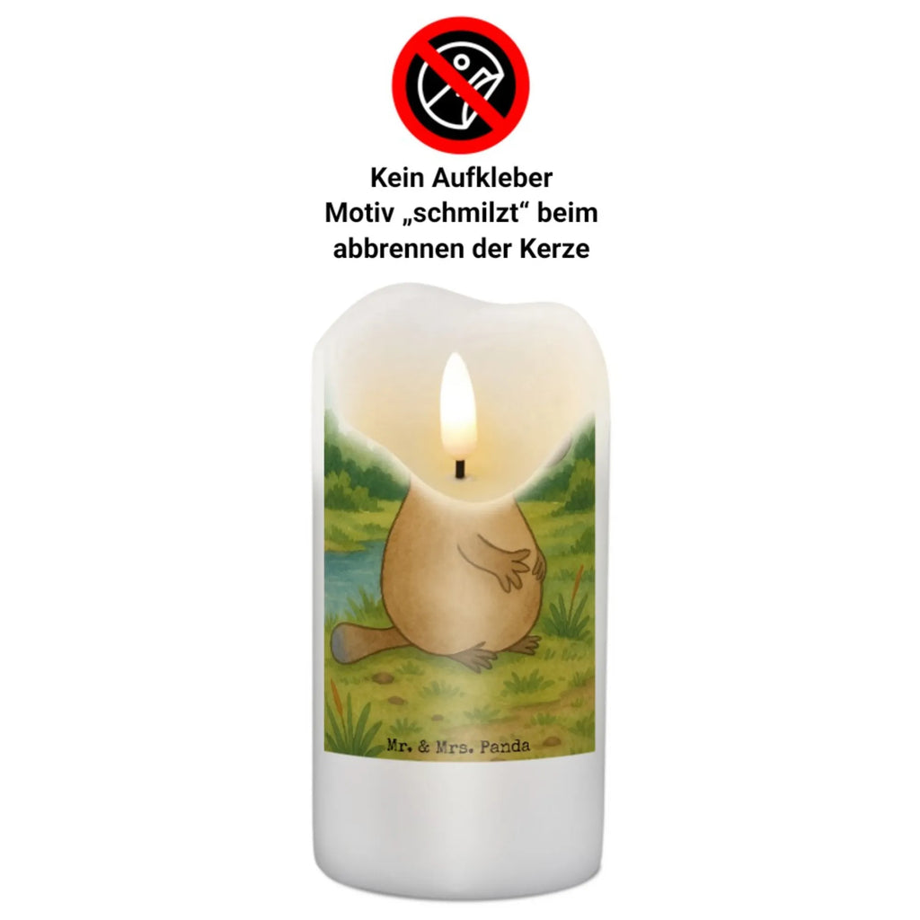 Kerze Schnabeltier Mut Design Stumpenkerze, Kerze Mit Spruch, Kerze Mit Namensgravur, Metall-Kerze, Kerze Für Geburtstag, Dinnerkerze, Kerze Mit Motiv, Laternenkerze, Duftkerze, Grabkerze, Andachtskerze, Trauerkerze, Kerze, Kerze Für Kommunion, Gartenkerze, Outdoor-Kerze, Stumpenkerzen-Set, Kerze Für Firmung, Kerze Für Weihnachten, Kerze Für Advent, Tafelkerze, Kerze Für Hochzeit, Kerze Mit Duft, Handgemachte Kerze, Kerze Mit Fotoeinleger, Kerze Mit Prägung, Blockkerze, Grablicht, Kerze Ohne Duft, Kerze Für Taufe, Teelicht, Sojawachskerze, Fair-Trade-Kerze, Kerze Mit Gravur, Dinnerkerzenpaar, Stabkerze, Glas-Kerze, Tischkerze, Gedenkkerze, Kerze Für Ostern, Votivkerze, Kerze Als Gastgeschenk, Stearin­kerze, Handgegossene Kerze, Bio-Kerze, Streukerze, Meerestiere, Meer, Urlaub, mutig, Neustart, Lebensweisheit, Mut, Arbeit, Neuanfang, Schnabeltiere, Schnabeltier, Büro, Motivation, Weltreise, Training, Raodtrip