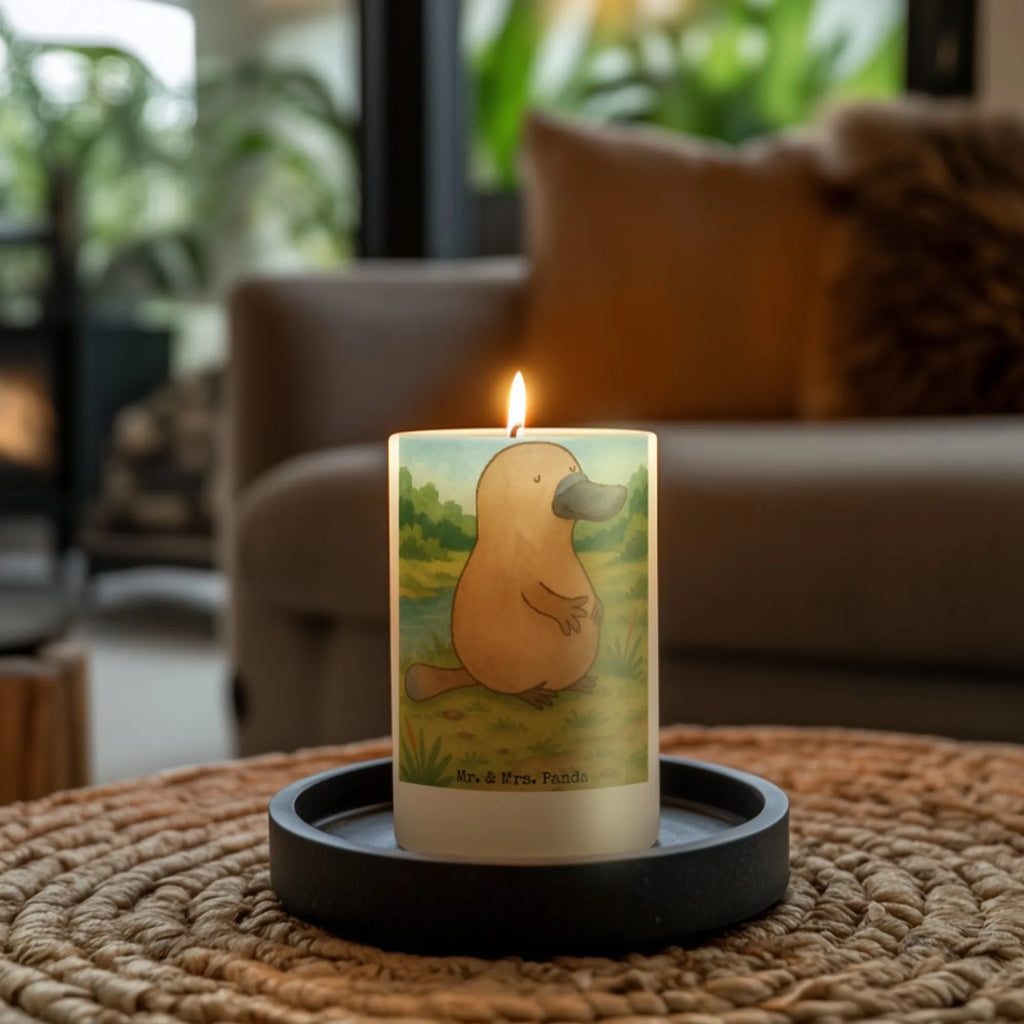 Kerze Schnabeltier Mut Design Stumpenkerze, Kerze Mit Spruch, Kerze Mit Namensgravur, Metall-Kerze, Kerze Für Geburtstag, Dinnerkerze, Kerze Mit Motiv, Laternenkerze, Duftkerze, Grabkerze, Andachtskerze, Trauerkerze, Kerze, Kerze Für Kommunion, Gartenkerze, Outdoor-Kerze, Stumpenkerzen-Set, Kerze Für Firmung, Kerze Für Weihnachten, Kerze Für Advent, Tafelkerze, Kerze Für Hochzeit, Kerze Mit Duft, Handgemachte Kerze, Kerze Mit Fotoeinleger, Kerze Mit Prägung, Blockkerze, Grablicht, Kerze Ohne Duft, Kerze Für Taufe, Teelicht, Sojawachskerze, Fair-Trade-Kerze, Kerze Mit Gravur, Dinnerkerzenpaar, Stabkerze, Glas-Kerze, Tischkerze, Gedenkkerze, Kerze Für Ostern, Votivkerze, Kerze Als Gastgeschenk, Stearin­kerze, Handgegossene Kerze, Bio-Kerze, Streukerze, Meerestiere, Meer, Urlaub, mutig, Neustart, Lebensweisheit, Mut, Arbeit, Neuanfang, Schnabeltiere, Schnabeltier, Büro, Motivation, Weltreise, Training, Raodtrip