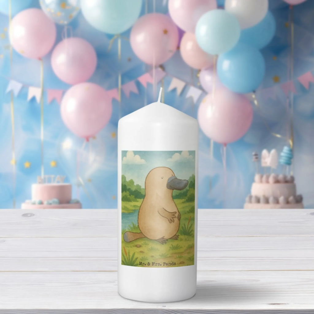 Kerze Schnabeltier Mut Design Stumpenkerze, Kerze Mit Spruch, Kerze Mit Namensgravur, Metall-Kerze, Kerze Für Geburtstag, Dinnerkerze, Kerze Mit Motiv, Laternenkerze, Duftkerze, Grabkerze, Andachtskerze, Trauerkerze, Kerze, Kerze Für Kommunion, Gartenkerze, Outdoor-Kerze, Stumpenkerzen-Set, Kerze Für Firmung, Kerze Für Weihnachten, Kerze Für Advent, Tafelkerze, Kerze Für Hochzeit, Kerze Mit Duft, Handgemachte Kerze, Kerze Mit Fotoeinleger, Kerze Mit Prägung, Blockkerze, Grablicht, Kerze Ohne Duft, Kerze Für Taufe, Teelicht, Sojawachskerze, Fair-Trade-Kerze, Kerze Mit Gravur, Dinnerkerzenpaar, Stabkerze, Glas-Kerze, Tischkerze, Gedenkkerze, Kerze Für Ostern, Votivkerze, Kerze Als Gastgeschenk, Stearin­kerze, Handgegossene Kerze, Bio-Kerze, Streukerze, Meerestiere, Meer, Urlaub, mutig, Neustart, Lebensweisheit, Mut, Arbeit, Neuanfang, Schnabeltiere, Schnabeltier, Büro, Motivation, Weltreise, Training, Raodtrip