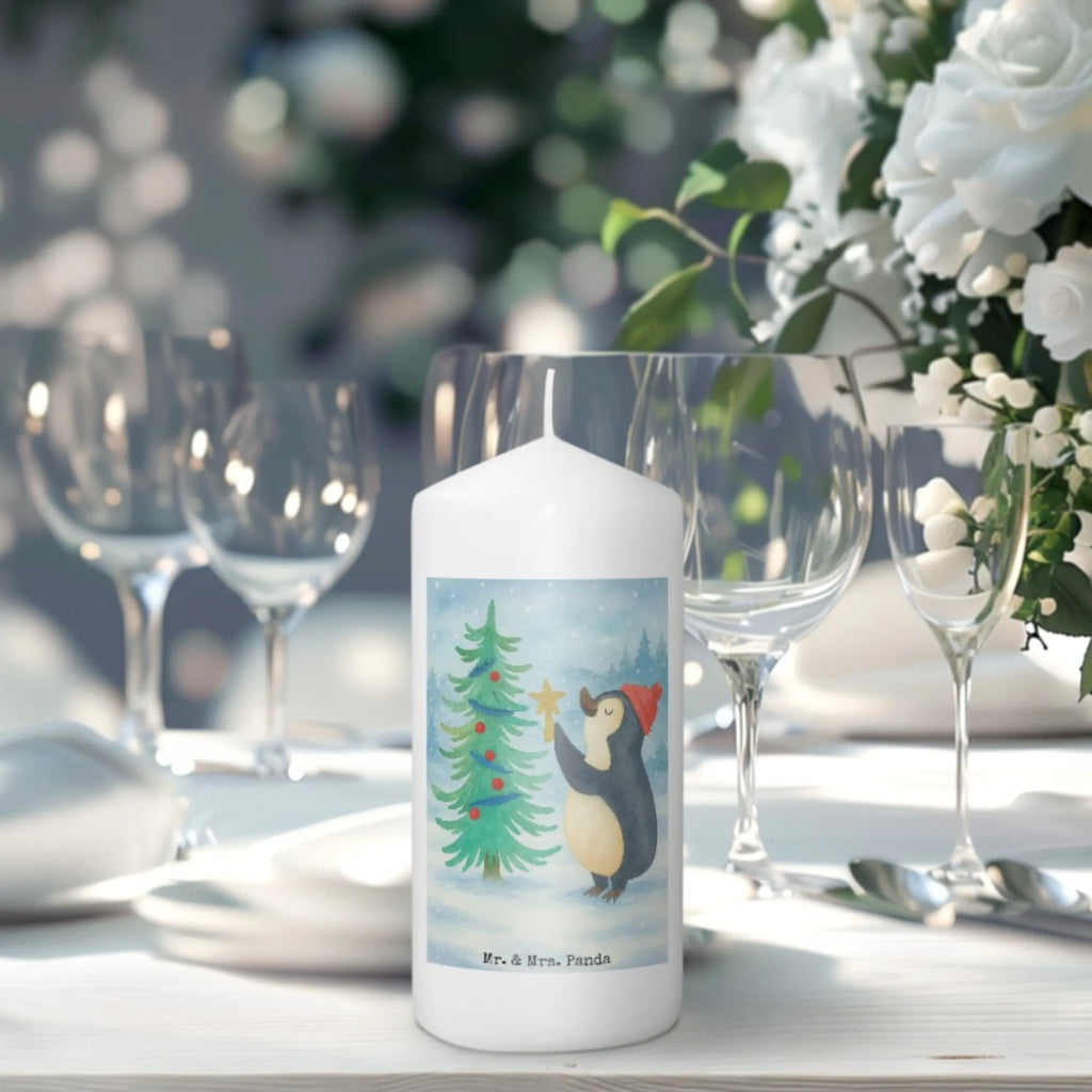 Kerze Pinguin Weihnachtsbaum Design Kerze Mit Namensgravur, Stabkerze, Votivkerze, Laternenkerze, Trauerkerze, Stumpenkerze, Duftkerze, Kerze Für Kommunion, Kerze Für Advent, Kerze Für Geburtstag, Fair-Trade-Kerze, Bio-Kerze, Kerze Mit Motiv, Kerze Mit Spruch, Kerze Als Gastgeschenk, Blockkerze, Handgemachte Kerze, Stumpenkerzen-Set, Kerze Ohne Duft, Metall-Kerze, Glas-Kerze, Tafelkerze, Andachtskerze, Kerze, Kerze Für Firmung, Kerze Mit Duft, Kerze Für Taufe, Grabkerze, Outdoor-Kerze, Gedenkkerze, Kerze Mit Fotoeinleger, Teelicht, Grablicht, Gartenkerze, Kerze Mit Prägung, Dinnerkerzenpaar, Tischkerze, Kerze Für Weihnachten, Handgegossene Kerze, Dinnerkerze, Kerze Für Ostern, Kerze Mit Gravur, Stearin­kerze, Streukerze, Sojawachskerze, Kerze Für Hochzeit, Winter, Weihnachten, Weihnachtsdeko, Nikolaus, Advent, Heiligabend, Wintermotiv, Pinguin