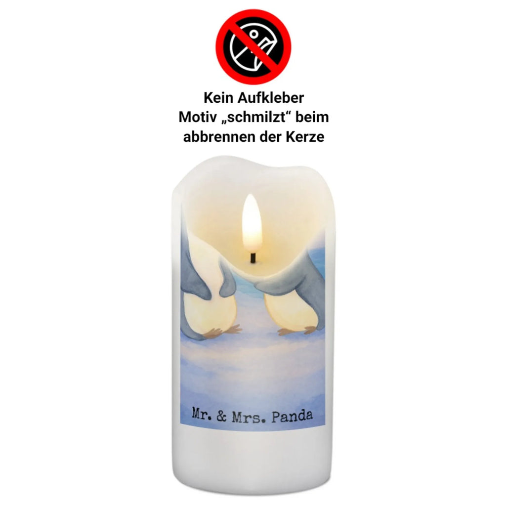 Kerze Pinguine trösten Design Grablicht, Kerze Ohne Duft, Laternenkerze, Streukerze, Kerze Für Kommunion, Dinnerkerzenpaar, Duftkerze, Stearin­kerze, Kerze Mit Gravur, Gartenkerze, Kerze Mit Namensgravur, Gedenkkerze, Kerze Für Weihnachten, Metall-Kerze, Sojawachskerze, Glas-Kerze, Tischkerze, Kerze, Kerze Mit Prägung, Handgemachte Kerze, Trauerkerze, Kerze Mit Spruch, Teelicht, Kerze Für Taufe, Andachtskerze, Stabkerze, Kerze Für Geburtstag, Stumpenkerze, Kerze Für Firmung, Handgegossene Kerze, Blockkerze, Fair-Trade-Kerze, Kerze Mit Duft, Kerze Als Gastgeschenk, Kerze Für Ostern, Kerze Mit Motiv, Stumpenkerzen-Set, Bio-Kerze, Kerze Mit Fotoeinleger, Kerze Für Advent, Outdoor-Kerze, Kerze Für Hochzeit, Votivkerze, Dinnerkerze, Grabkerze, Tafelkerze, Liebe, Partner, Freund, Freundin, Ehemann, Ehefrau, Heiraten, Verlobung, Heiratsantrag, Liebesgeschenk, Jahrestag, Hocheitstag, für Männer, Geschenk für Partner, Hochzeitstag, Mitbringsel, Liebesbeweis, Geschenk für Freundin, Valentinstag, für Ehemann, Geschenk für Frauen