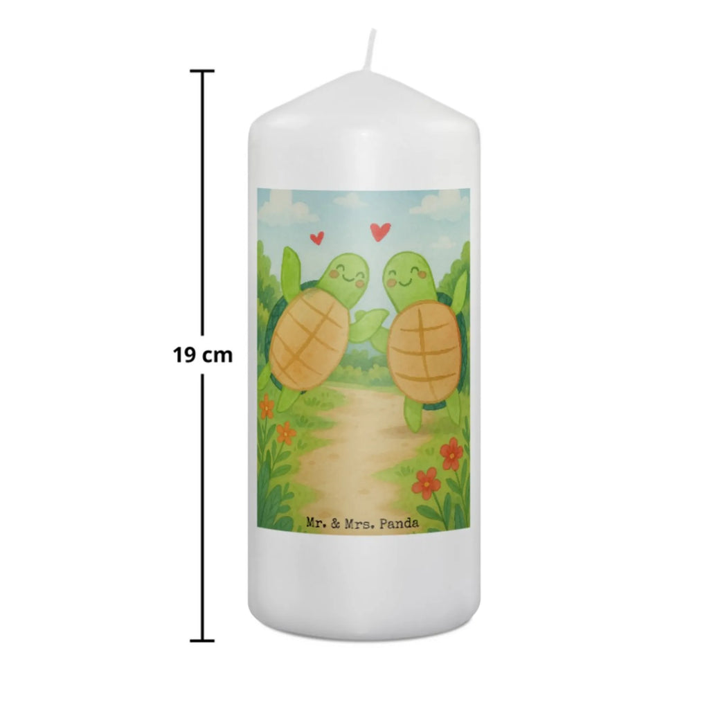Kerze Schildkröten Paar Design Kerze Als Gastgeschenk, Kerze Für Advent, Dinnerkerze, Votivkerze, Fair-Trade-Kerze, Handgegossene Kerze, Trauerkerze, Kerze Für Weihnachten, Gedenkkerze, Streukerze, Stabkerze, Grablicht, Kerze Für Firmung, Kerze Für Hochzeit, Kerze Mit Namensgravur, Stumpenkerze, Gartenkerze, Duftkerze, Kerze Mit Motiv, Andachtskerze, Blockkerze, Kerze Für Kommunion, Glas-Kerze, Kerze, Kerze Mit Duft, Sojawachskerze, Handgemachte Kerze, Teelicht, Tafelkerze, Metall-Kerze, Bio-Kerze, Kerze Für Taufe, Kerze Ohne Duft, Laternenkerze, Outdoor-Kerze, Tischkerze, Kerze Mit Gravur, Kerze Für Ostern, Stumpenkerzen-Set, Kerze Für Geburtstag, Grabkerze, Kerze Mit Spruch, Stearin­kerze, Kerze Mit Prägung, Kerze Mit Fotoeinleger, Dinnerkerzenpaar, Liebe, Partner, Freund, Freundin, Ehemann, Ehefrau, Heiraten, Verlobung, Heiratsantrag, Liebesgeschenk, Jahrestag, Hocheitstag, Geschenk für Frauen, Liebesbeweis, für Ehemann, für Männer, Valentinstag, Mitbringsel, Hochzeitstag, Geschenk für Freundin, Geschenk für Partner