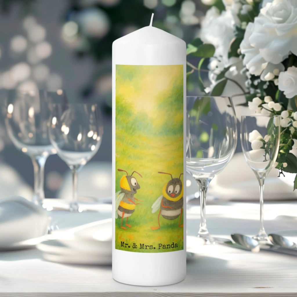 Kerze Hummeln Kleeblatt Design Andachtskerze, Teelicht, Streukerze, Kerze Für Taufe, Tafelkerze, Kerze Mit Fotoeinleger, Gartenkerze, Metall-Kerze, Kerze Für Ostern, Kerze Mit Spruch, Stearin­kerze, Kerze Für Weihnachten, Handgegossene Kerze, Dinnerkerzenpaar, Stumpenkerze, Glas-Kerze, Stabkerze, Stumpenkerzen-Set, Trauerkerze, Kerze Für Geburtstag, Handgemachte Kerze, Kerze Mit Gravur, Kerze, Kerze Als Gastgeschenk, Kerze Mit Prägung, Tischkerze, Kerze Für Hochzeit, Kerze Mit Namensgravur, Grabkerze, Laternenkerze, Kerze Mit Motiv, Blockkerze, Bio-Kerze, Outdoor-Kerze, Grablicht, Kerze Ohne Duft, Sojawachskerze, Kerze Für Kommunion, Duftkerze, Gedenkkerze, Kerze Mit Duft, Kerze Für Firmung, Fair-Trade-Kerze, Votivkerze, Dinnerkerze, Kerze Für Advent, Tiermotive, Gute Laune, lustige Sprüche, Tiere, Biene Deko, glücklich sein, Spruch fröhlich, Spruch schön, Spruch positiv, Hummel, Biene, glücklich werden