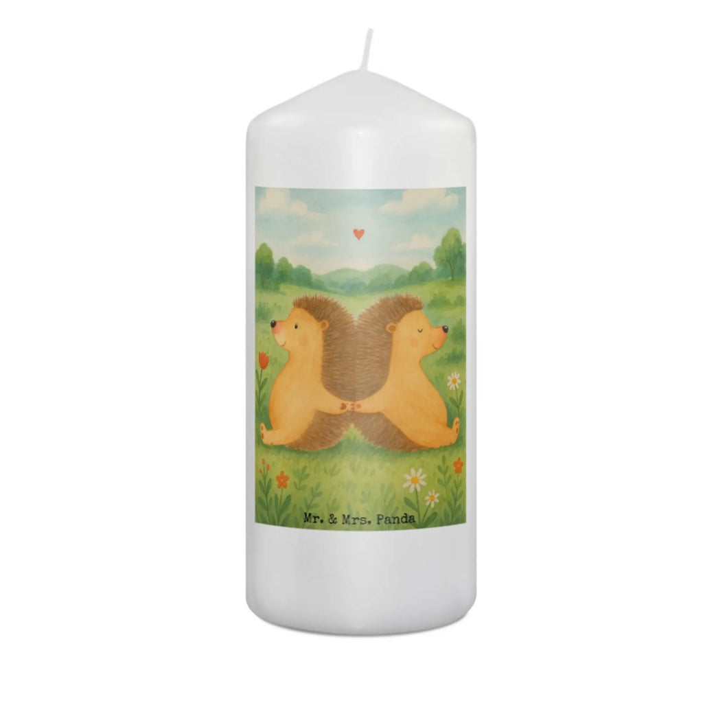 Kerze Igel händchenhaltend Design Kerze Für Weihnachten, Stearin­kerze, Kerze Mit Namensgravur, Metall-Kerze, Kerze Für Ostern, Stabkerze, Streukerze, Kerze Für Kommunion, Outdoor-Kerze, Kerze Ohne Duft, Handgemachte Kerze, Grabkerze, Kerze Mit Fotoeinleger, Gartenkerze, Dinnerkerze, Teelicht, Dinnerkerzenpaar, Kerze Mit Spruch, Andachtskerze, Kerze Mit Motiv, Kerze Für Firmung, Laternenkerze, Grablicht, Stumpenkerzen-Set, Duftkerze, Tafelkerze, Kerze, Kerze Mit Duft, Bio-Kerze, Kerze Für Geburtstag, Trauerkerze, Stumpenkerze, Votivkerze, Handgegossene Kerze, Kerze Als Gastgeschenk, Gedenkkerze, Blockkerze, Kerze Mit Prägung, Sojawachskerze, Tischkerze, Kerze Für Hochzeit, Fair-Trade-Kerze, Kerze Mit Gravur, Glas-Kerze, Kerze Für Taufe, Kerze Für Advent, Liebe, Partner, Freund, Freundin, Ehemann, Ehefrau, Heiraten, Verlobung, Heiratsantrag, Liebesgeschenk, Jahrestag, Hocheitstag, Liebesbeweis, Igel, Lieblingsmensch, Igelliebe, Gemeinsamkeit, Geschenk für zwei, große Liebe, Hand in Hand, Hochzeit, Liebesbotschaft, Love