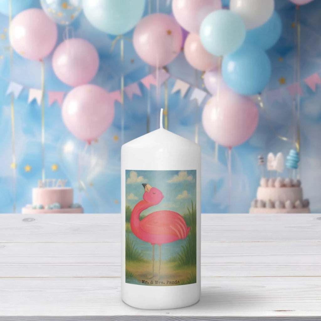 Kerze Flamingo Stolz Design Kerze Mit Namensgravur, Blockkerze, Kerze Für Weihnachten, Gedenkkerze, Kerze Für Advent, Kerze Mit Duft, Kerze Für Geburtstag, Kerze Mit Fotoeinleger, Gartenkerze, Metall-Kerze, Kerze Mit Gravur, Glas-Kerze, Kerze Für Firmung, Votivkerze, Kerze Mit Prägung, Fair-Trade-Kerze, Dinnerkerze, Kerze, Handgegossene Kerze, Kerze Für Kommunion, Handgemachte Kerze, Outdoor-Kerze, Stearin­kerze, Tafelkerze, Teelicht, Duftkerze, Grabkerze, Grablicht, Dinnerkerzenpaar, Kerze Für Ostern, Kerze Mit Spruch, Laternenkerze, Bio-Kerze, Kerze Als Gastgeschenk, Trauerkerze, Andachtskerze, Stabkerze, Streukerze, Kerze Für Taufe, Kerze Ohne Duft, Kerze Für Hochzeit, Kerze Mit Motiv, Sojawachskerze, Stumpenkerzen-Set, Stumpenkerze, Tischkerze, Flamingo, stolz, Mama, beste Freundin, Tochter, Freundin, Selbstakzeptanz, Selbstliebe, Schwester, Freude