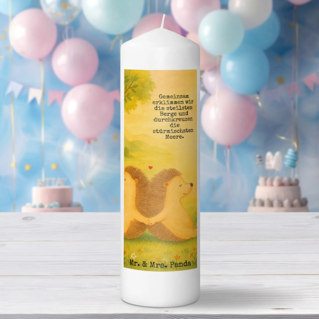 Kerze Igel händchenhaltend Design Kerze Für Weihnachten, Stearin­kerze, Kerze Mit Namensgravur, Metall-Kerze, Kerze Für Ostern, Stabkerze, Streukerze, Kerze Für Kommunion, Outdoor-Kerze, Kerze Ohne Duft, Handgemachte Kerze, Grabkerze, Kerze Mit Fotoeinleger, Gartenkerze, Dinnerkerze, Teelicht, Dinnerkerzenpaar, Kerze Mit Spruch, Andachtskerze, Kerze Mit Motiv, Kerze Für Firmung, Laternenkerze, Grablicht, Stumpenkerzen-Set, Duftkerze, Tafelkerze, Kerze, Kerze Mit Duft, Bio-Kerze, Kerze Für Geburtstag, Trauerkerze, Stumpenkerze, Votivkerze, Handgegossene Kerze, Kerze Als Gastgeschenk, Gedenkkerze, Blockkerze, Kerze Mit Prägung, Sojawachskerze, Tischkerze, Kerze Für Hochzeit, Fair-Trade-Kerze, Kerze Mit Gravur, Glas-Kerze, Kerze Für Taufe, Kerze Für Advent, Liebe, Partner, Freund, Freundin, Ehemann, Ehefrau, Heiraten, Verlobung, Heiratsantrag, Liebesgeschenk, Jahrestag, Hocheitstag, Liebesbeweis, Igel, Lieblingsmensch, Igelliebe, Gemeinsamkeit, Geschenk für zwei, große Liebe, Hand in Hand, Hochzeit, Liebesbotschaft, Love